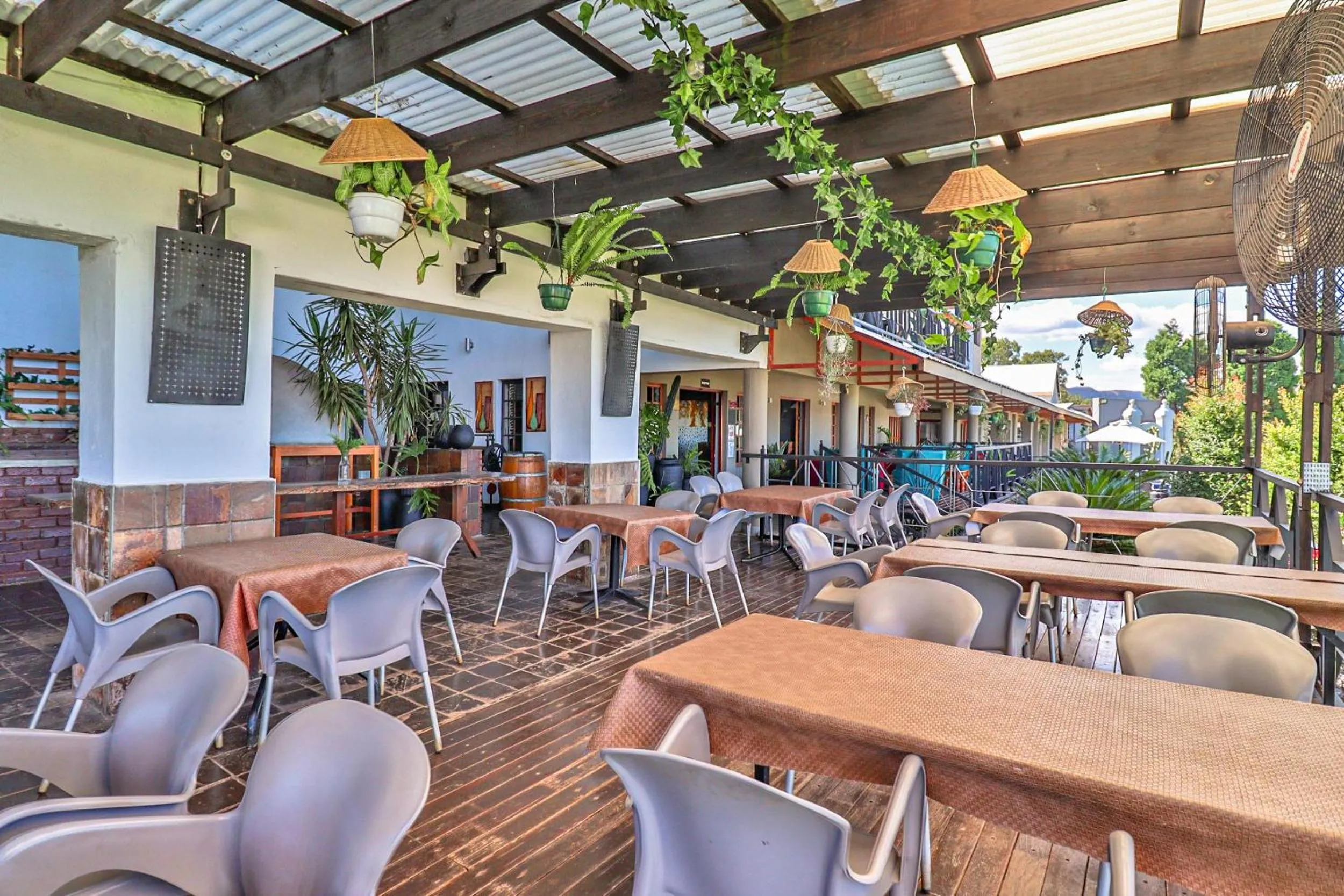 Restaurant/places to eat in Villa Paradiso