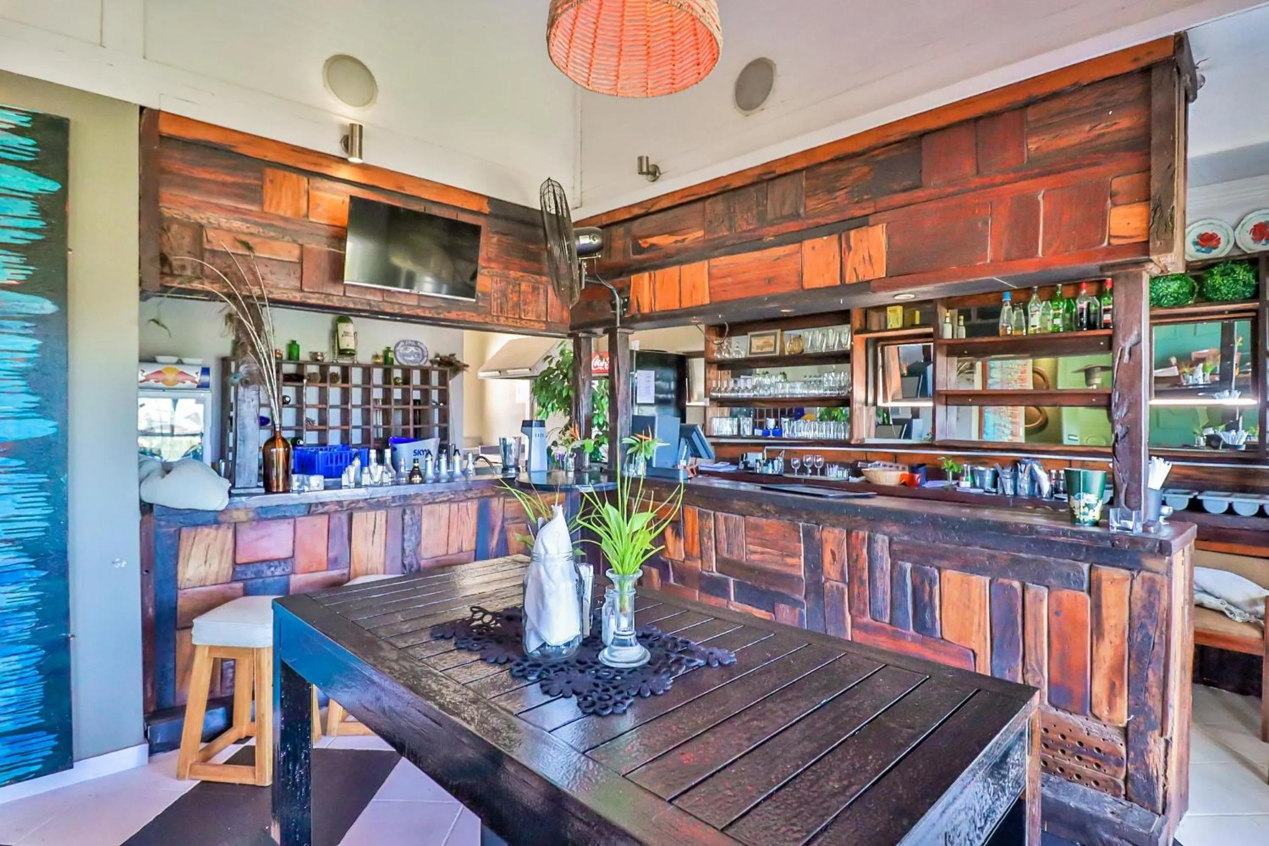 Restaurant/places to eat in Villa Paradiso