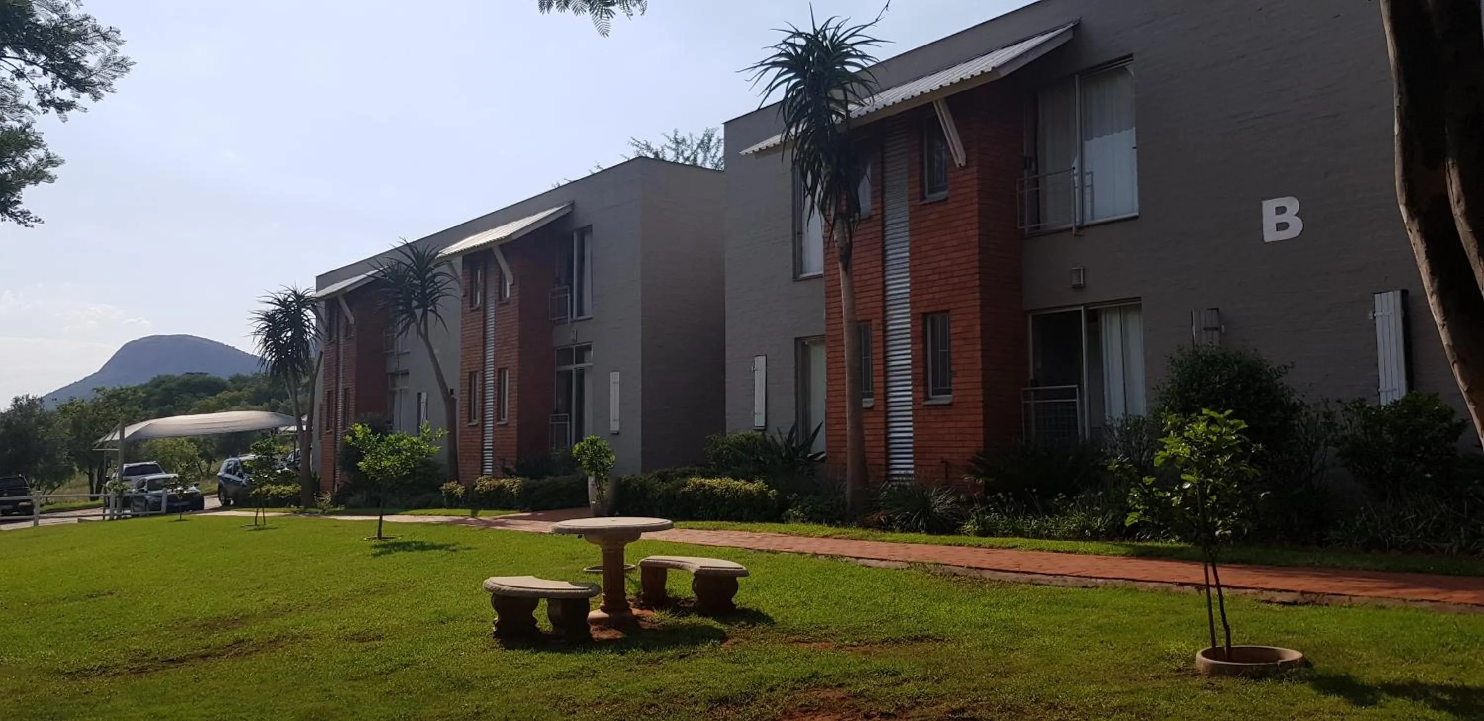 Property building in Villa Paradiso