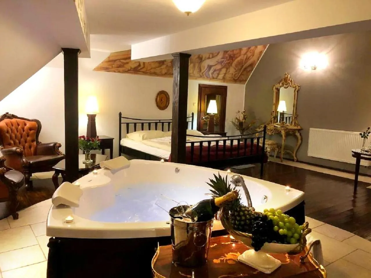 Hot Tub, Bed in Restauracja - Hotel Mocca D'oro