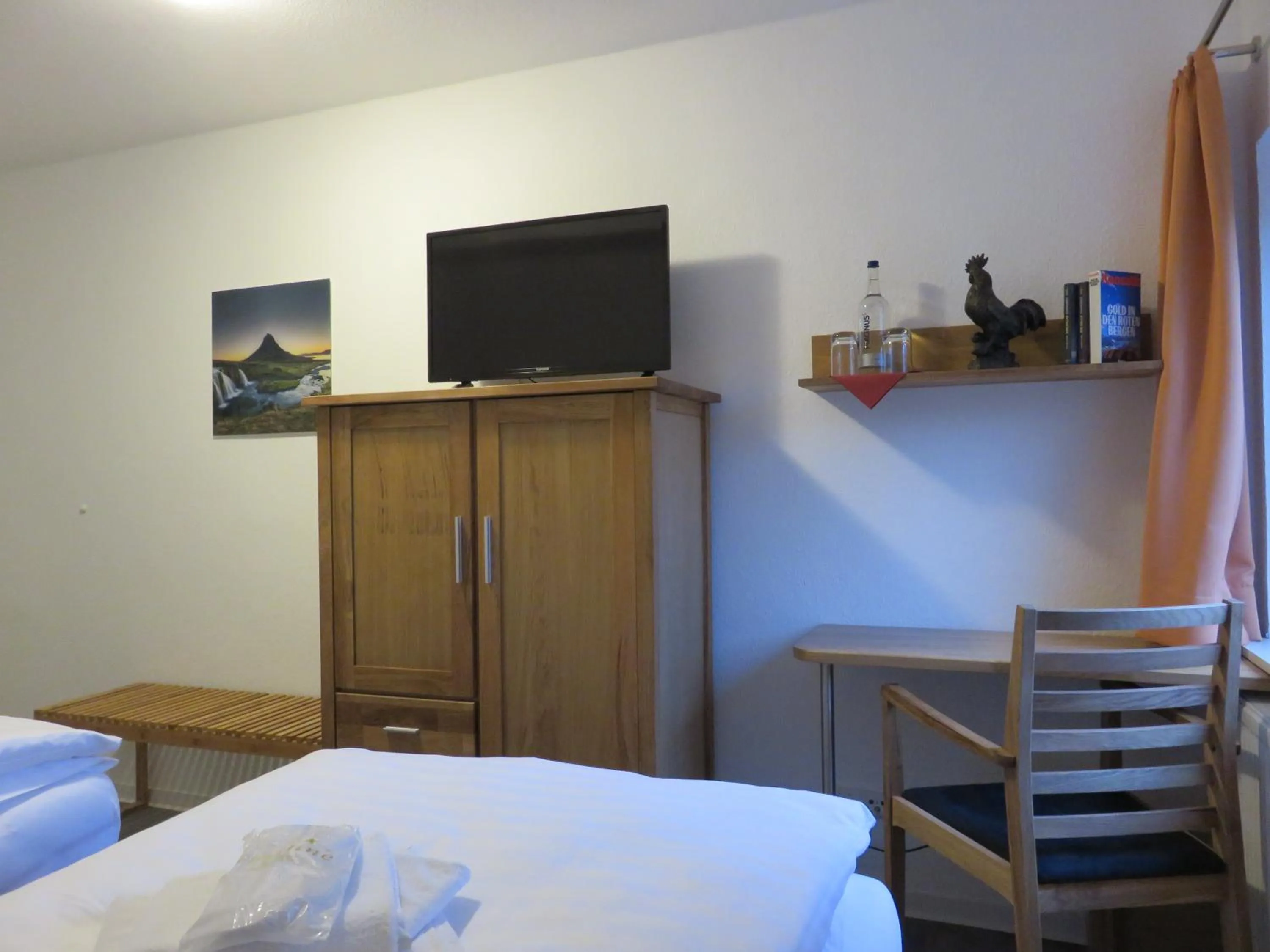 Photo of the whole room, Bed in Bredeneeker Gasthaus