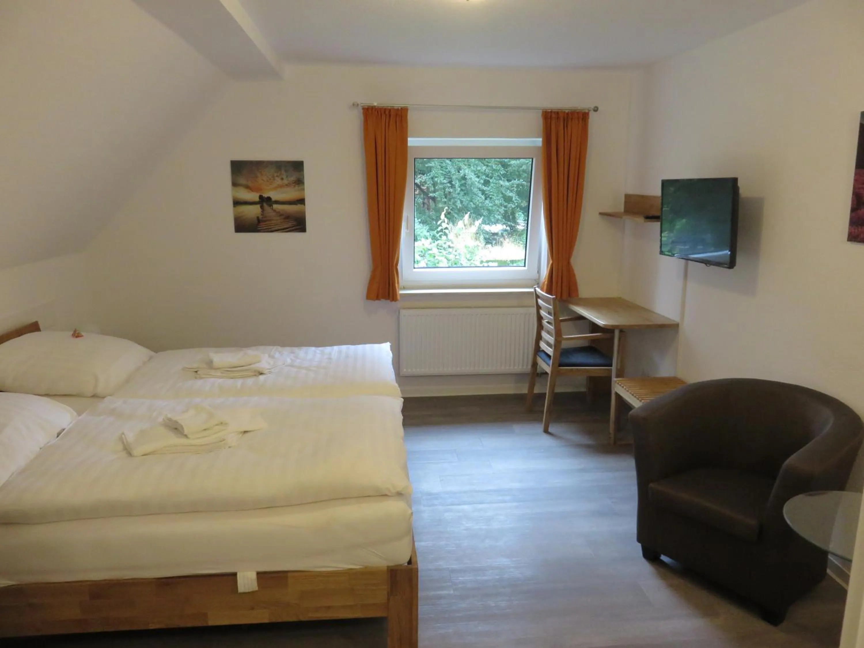 Photo of the whole room, Bed in Bredeneeker Gasthaus