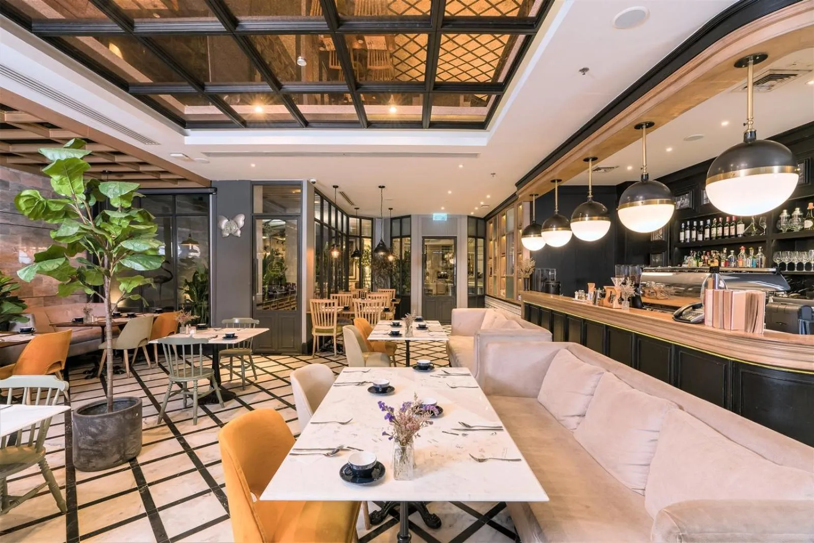 Restaurant/places to eat in The Salil Hotel Sukhumvit 57 - Thonglor