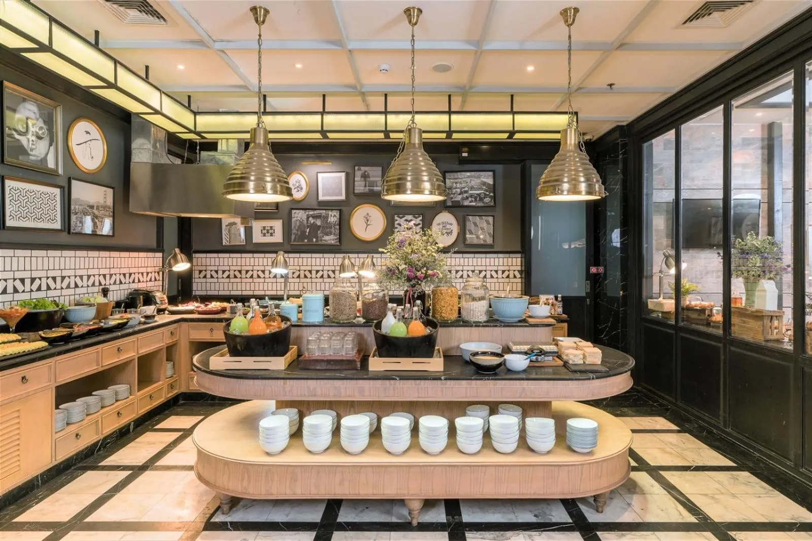 Restaurant/places to eat in The Salil Hotel Sukhumvit 57 - Thonglor