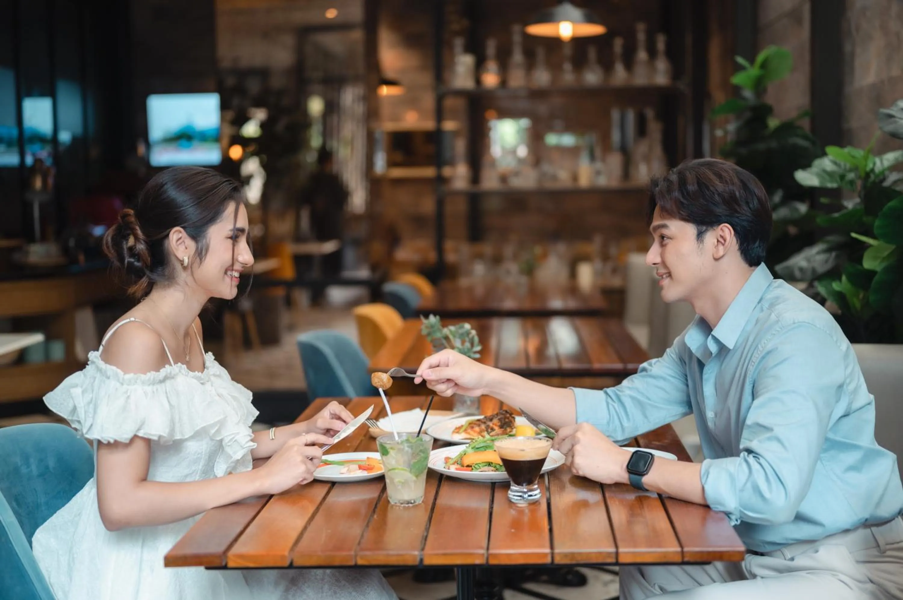 Restaurant/places to eat in The Salil Hotel Sukhumvit 57 - Thonglor