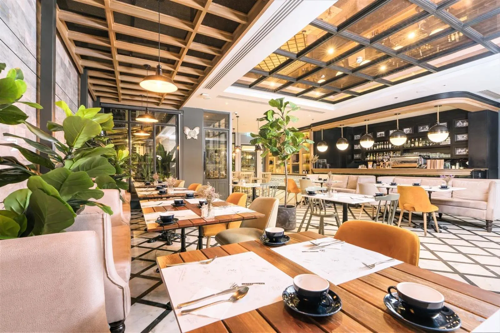 Restaurant/places to eat in The Salil Hotel Sukhumvit 57 - Thonglor