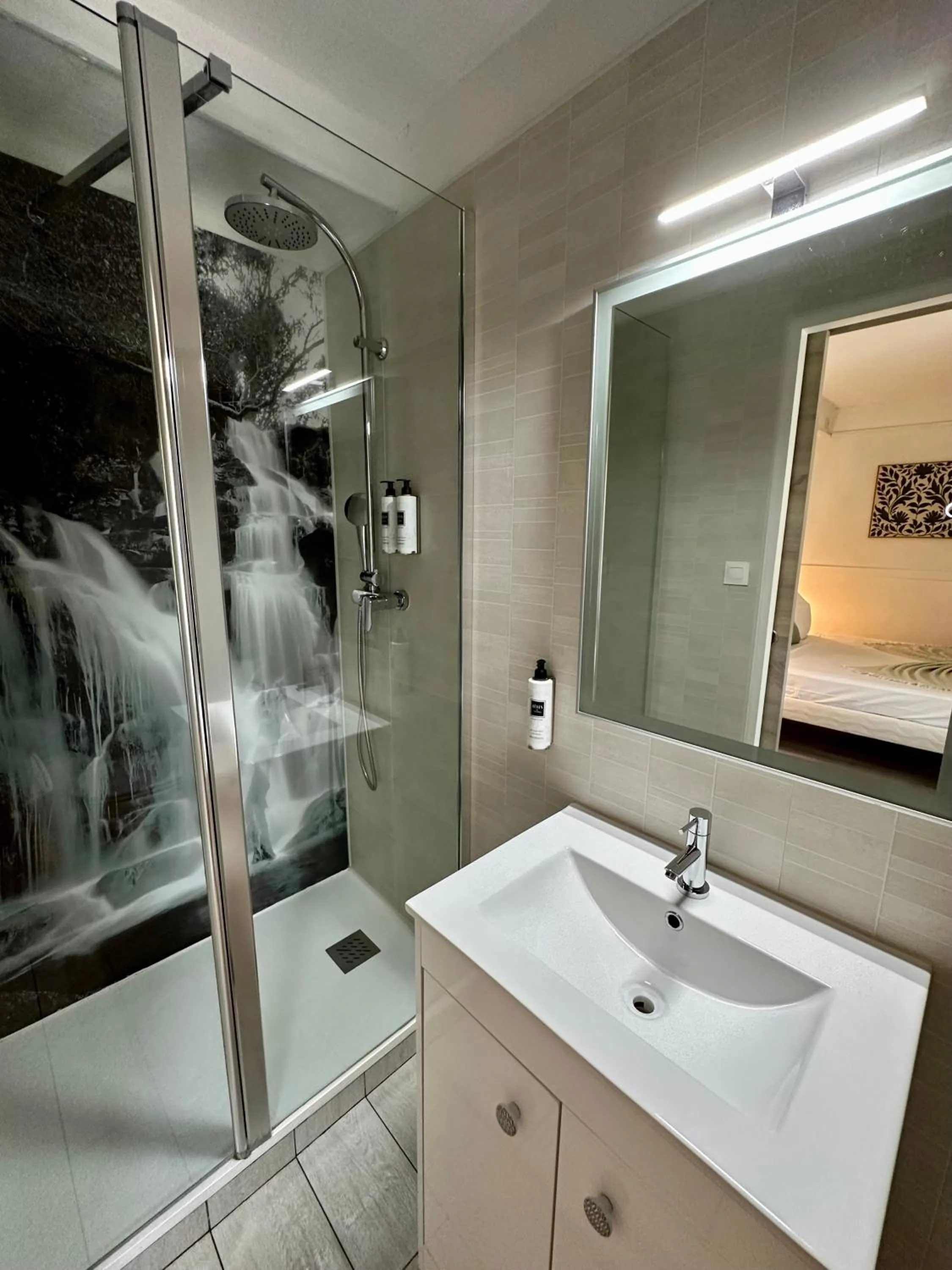 Bathroom in Hôtel Auberge Provençale