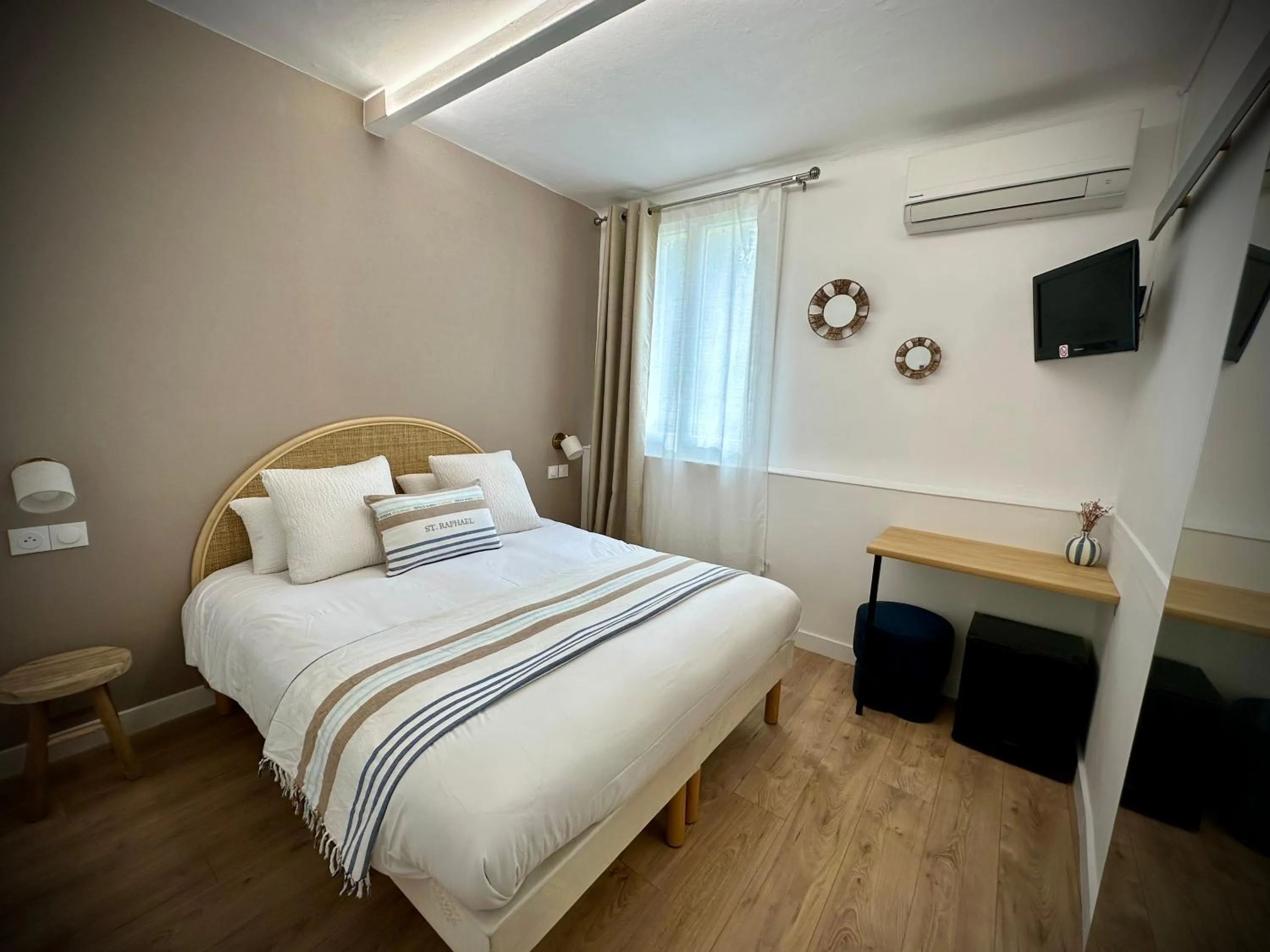 Bed in Hôtel Le Clos du Dramont