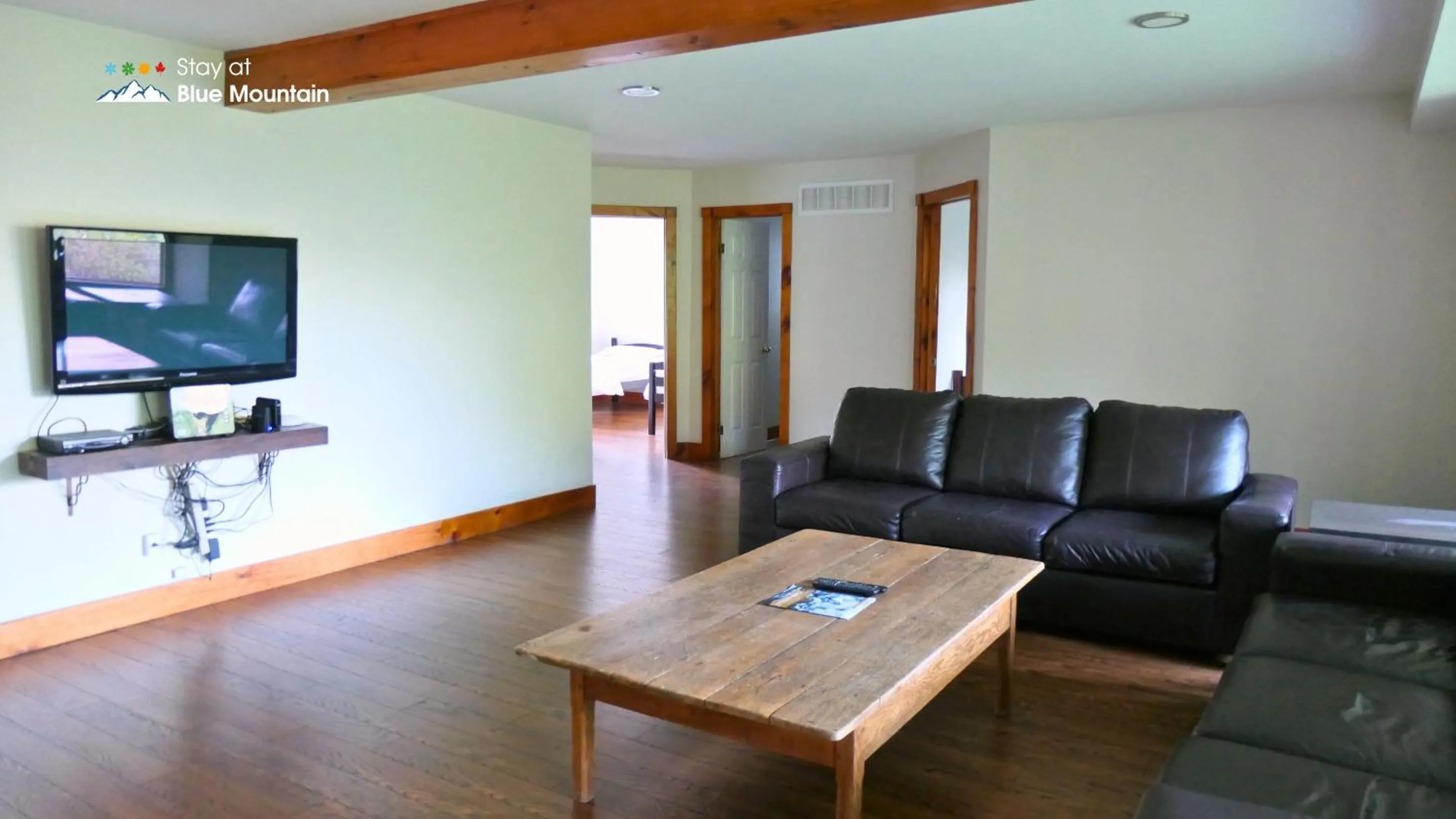 Living room in Summit Ridge 6