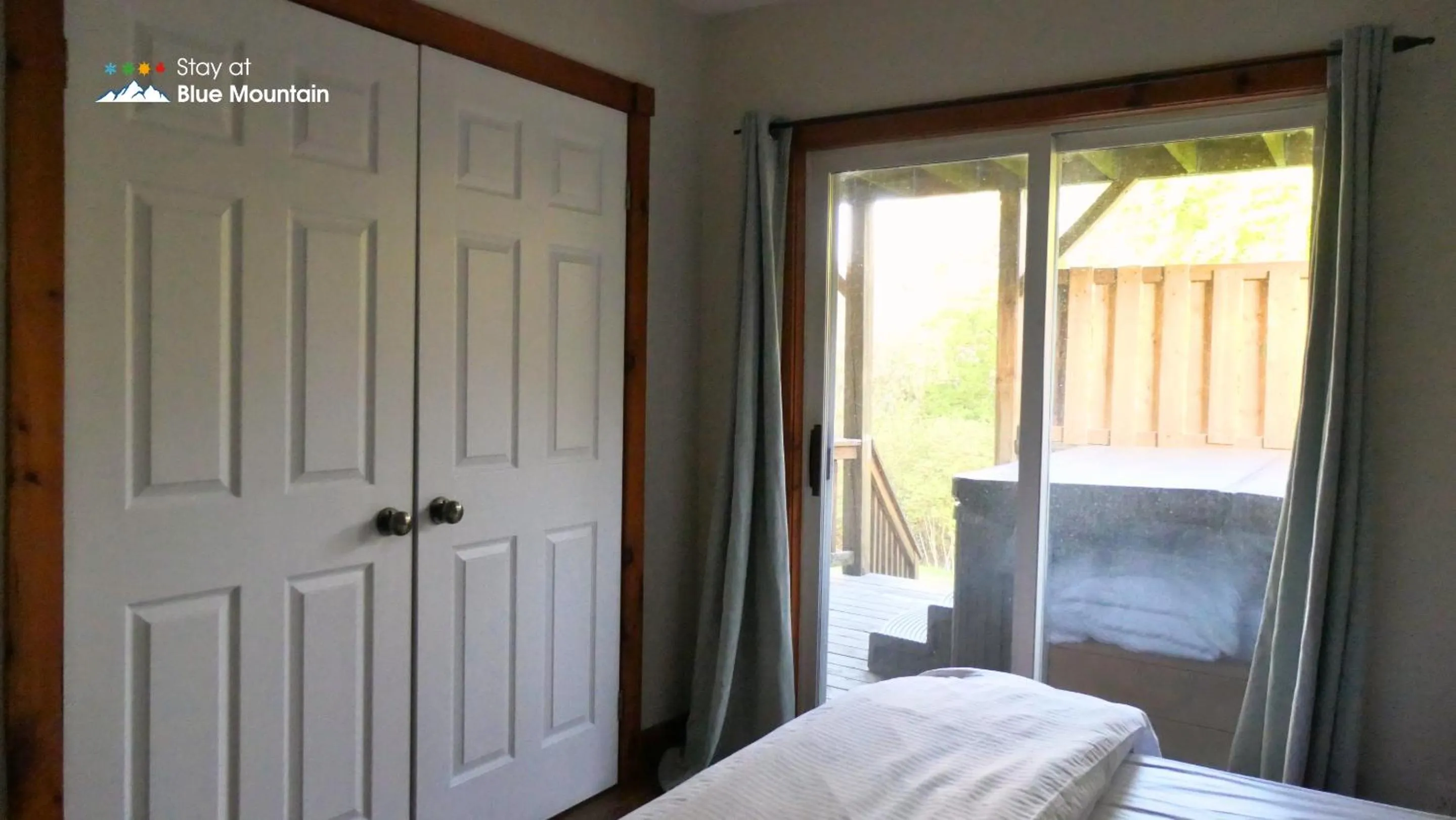 Bedroom, Bed in Summit Ridge 6
