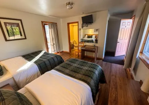Xenia Lodge