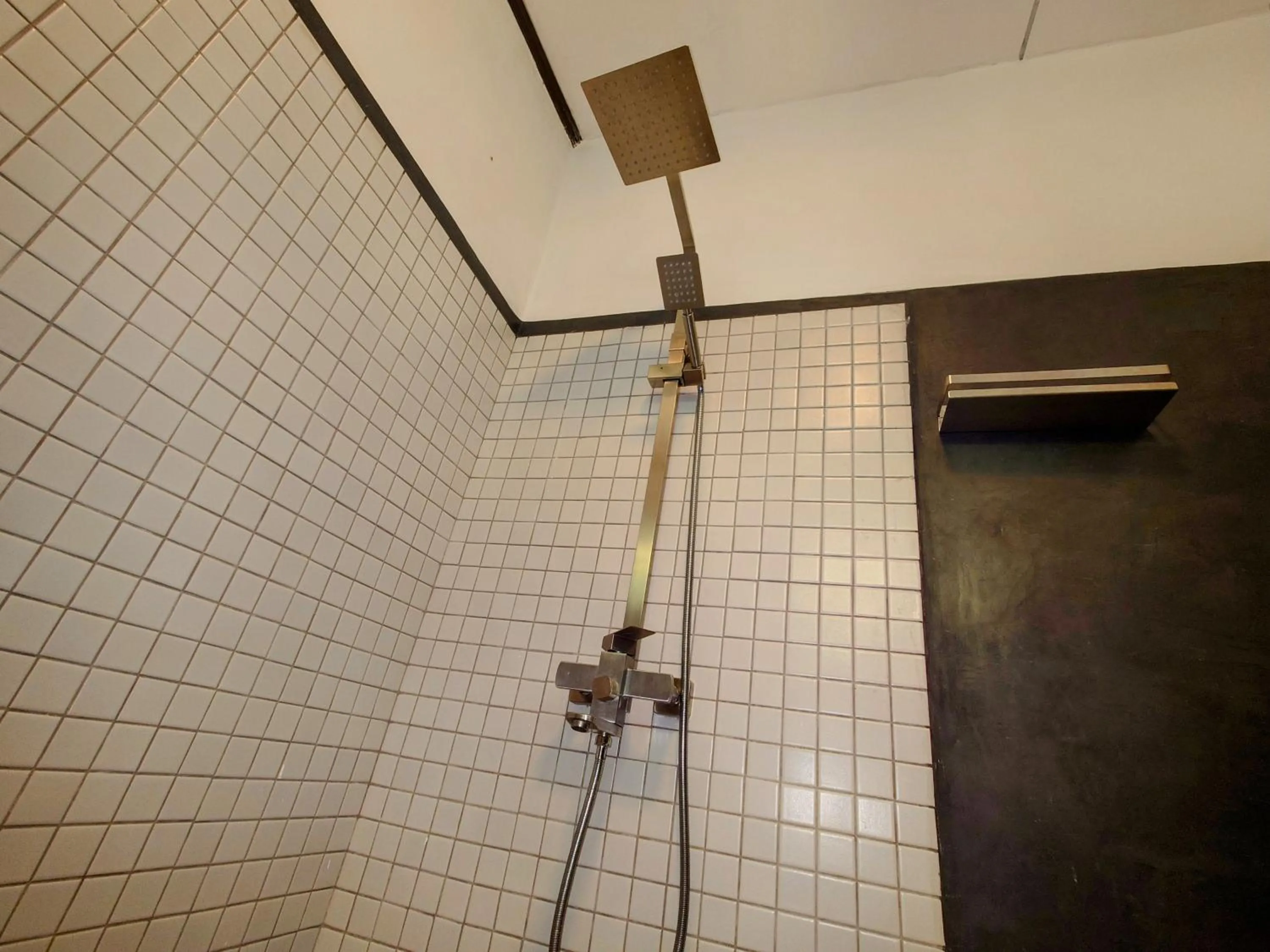 Shower in The Whitegates Lodge