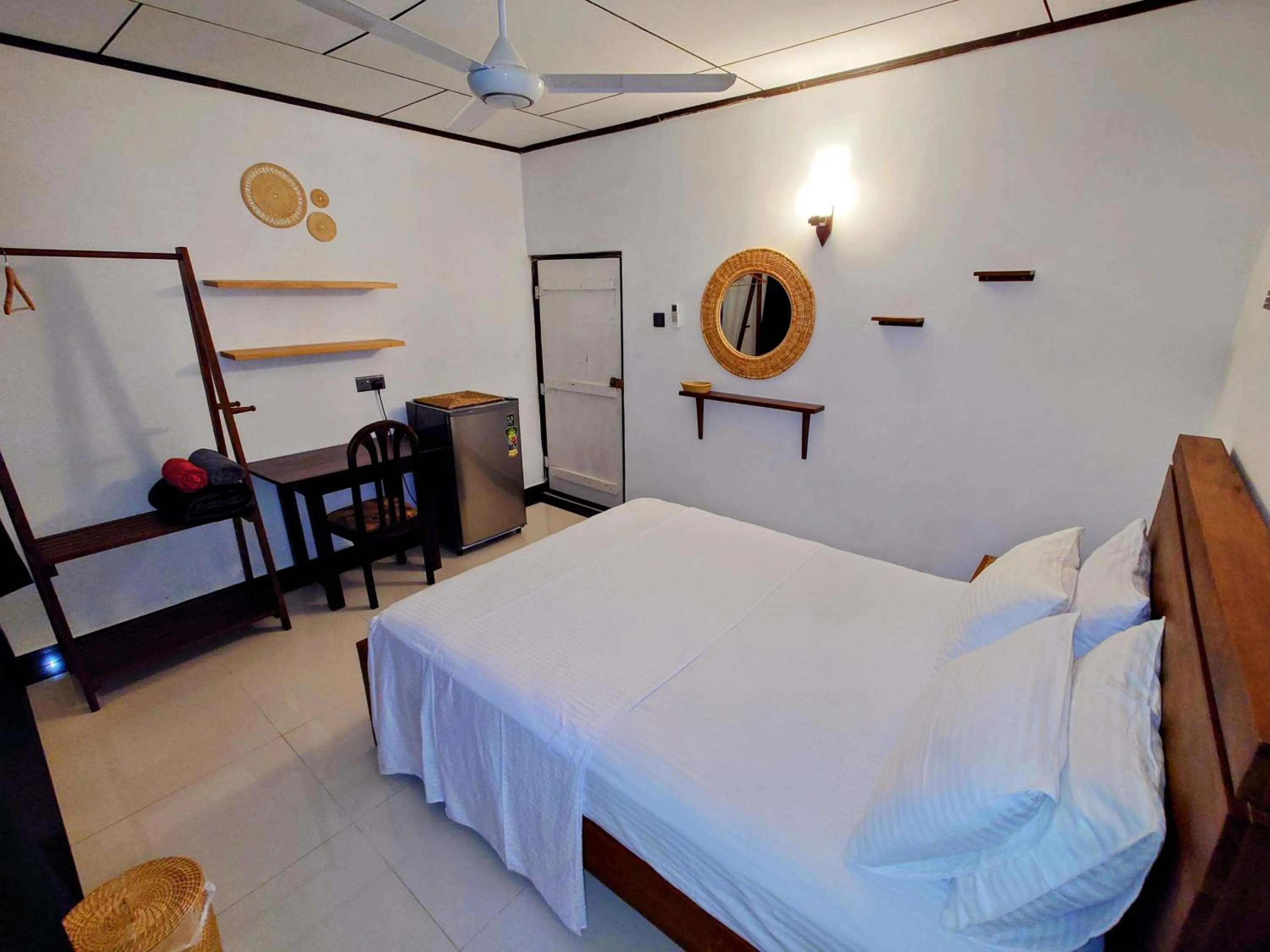 Photo of the whole room, Bed in The Whitegates Lodge