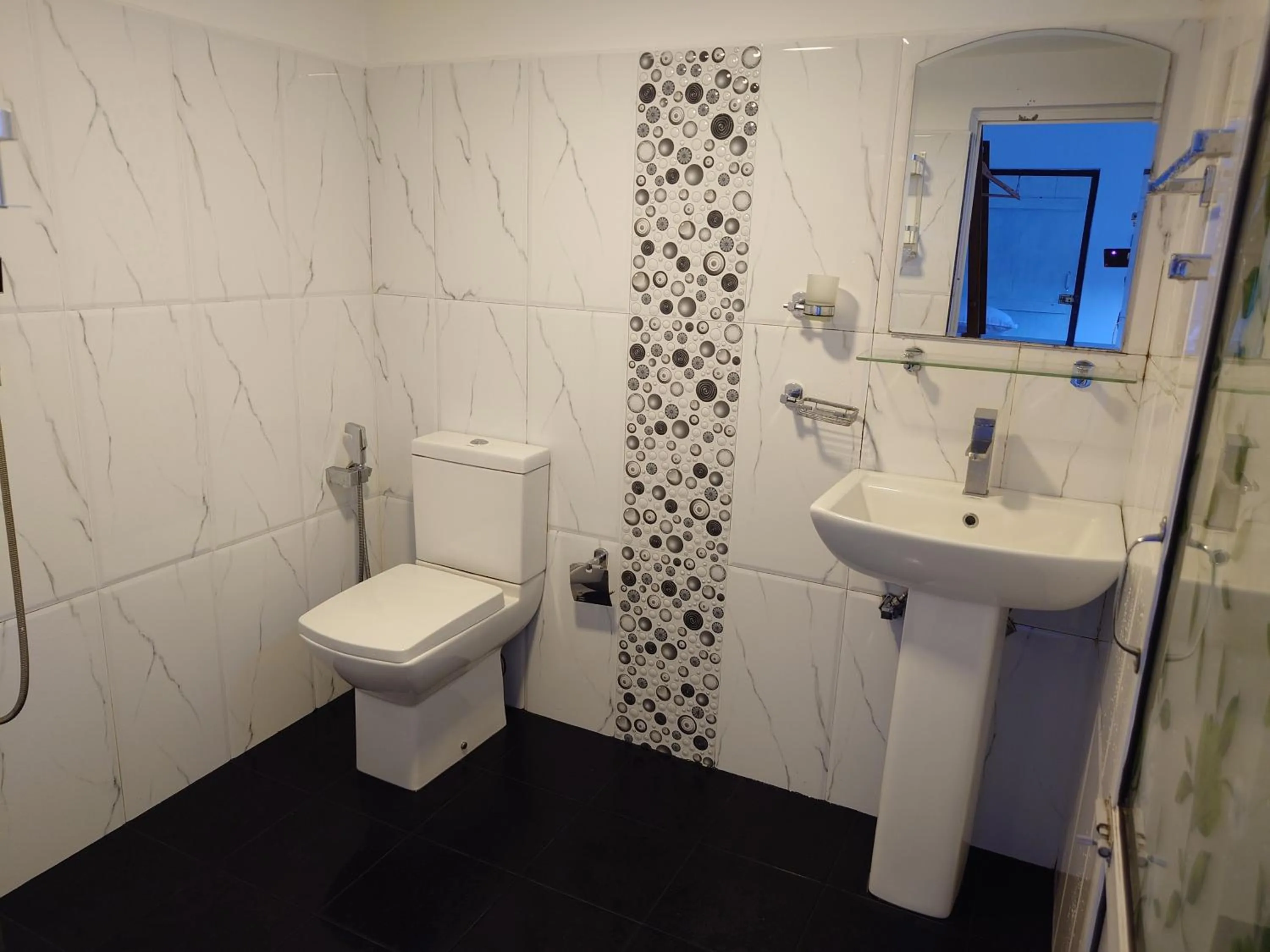 Bathroom in The Whitegates Lodge