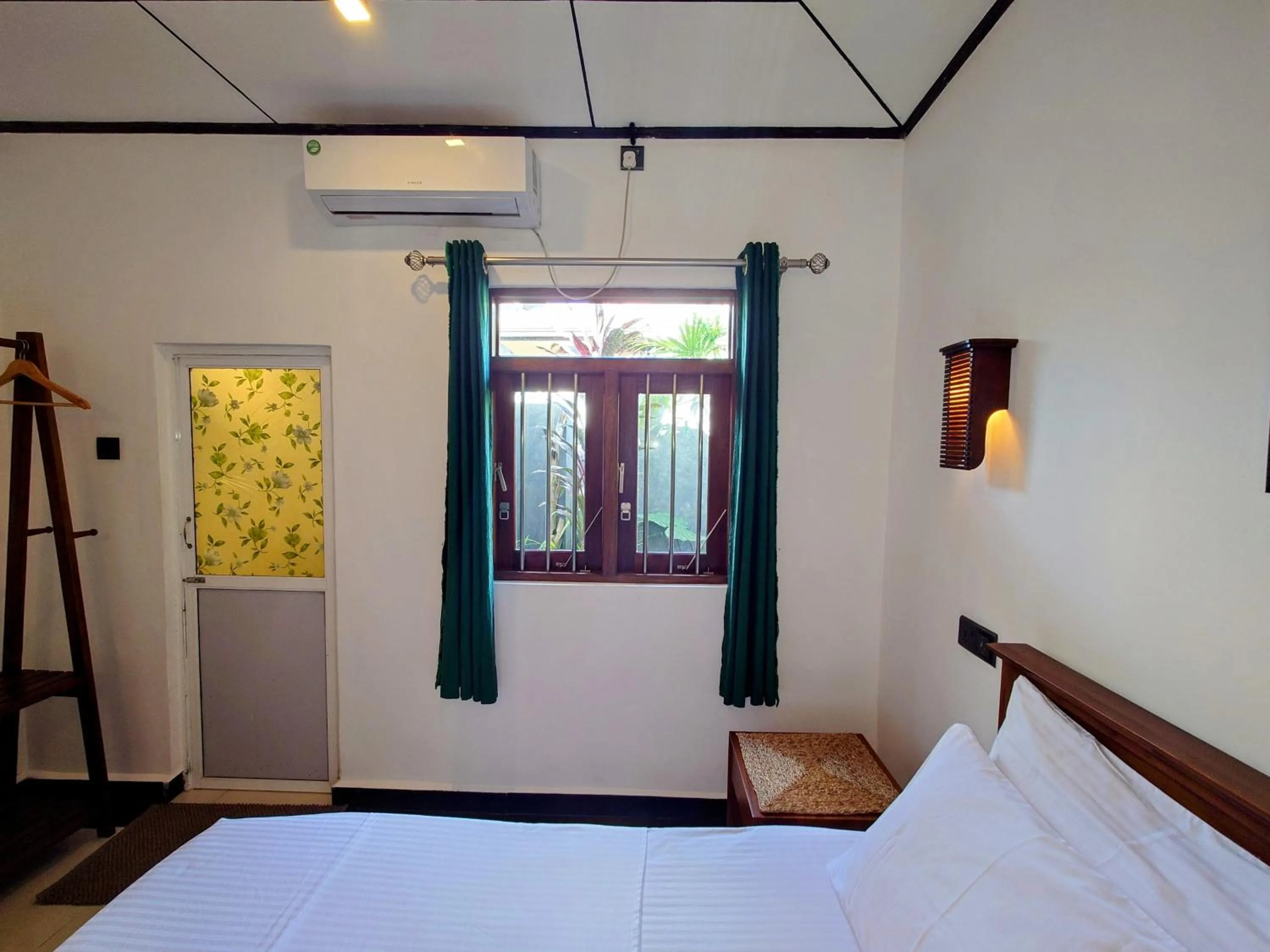 Bedroom, Bed in The Whitegates Lodge