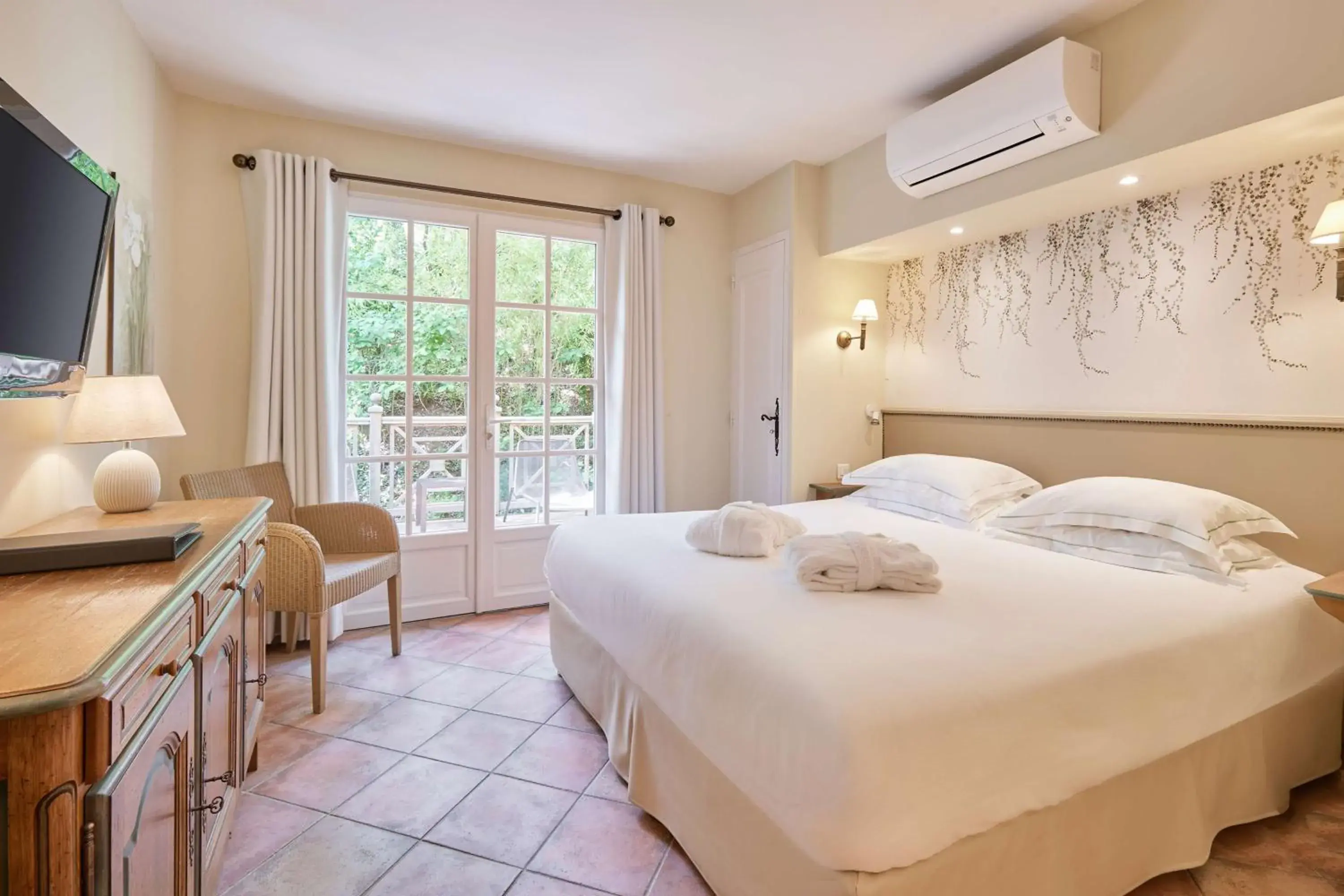 Photo of the whole room, Bed in La Bastide du Calalou Hotel & Spa, BW Signature Collection Photo of the whole room, Bed in La Bastide du Calalou Hotel & Spa, BW Signature Collection