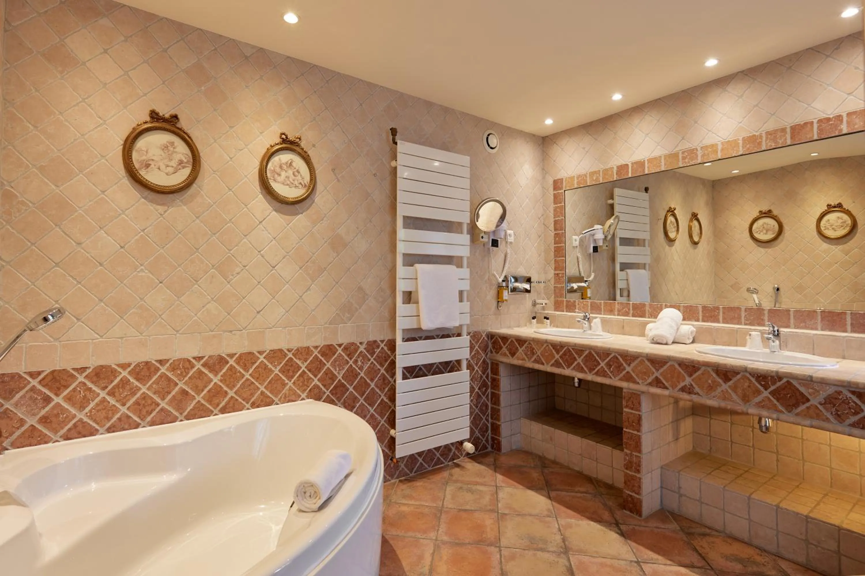 Bath in La Bastide du Calalou Hotel & Spa, BW Signature Collection