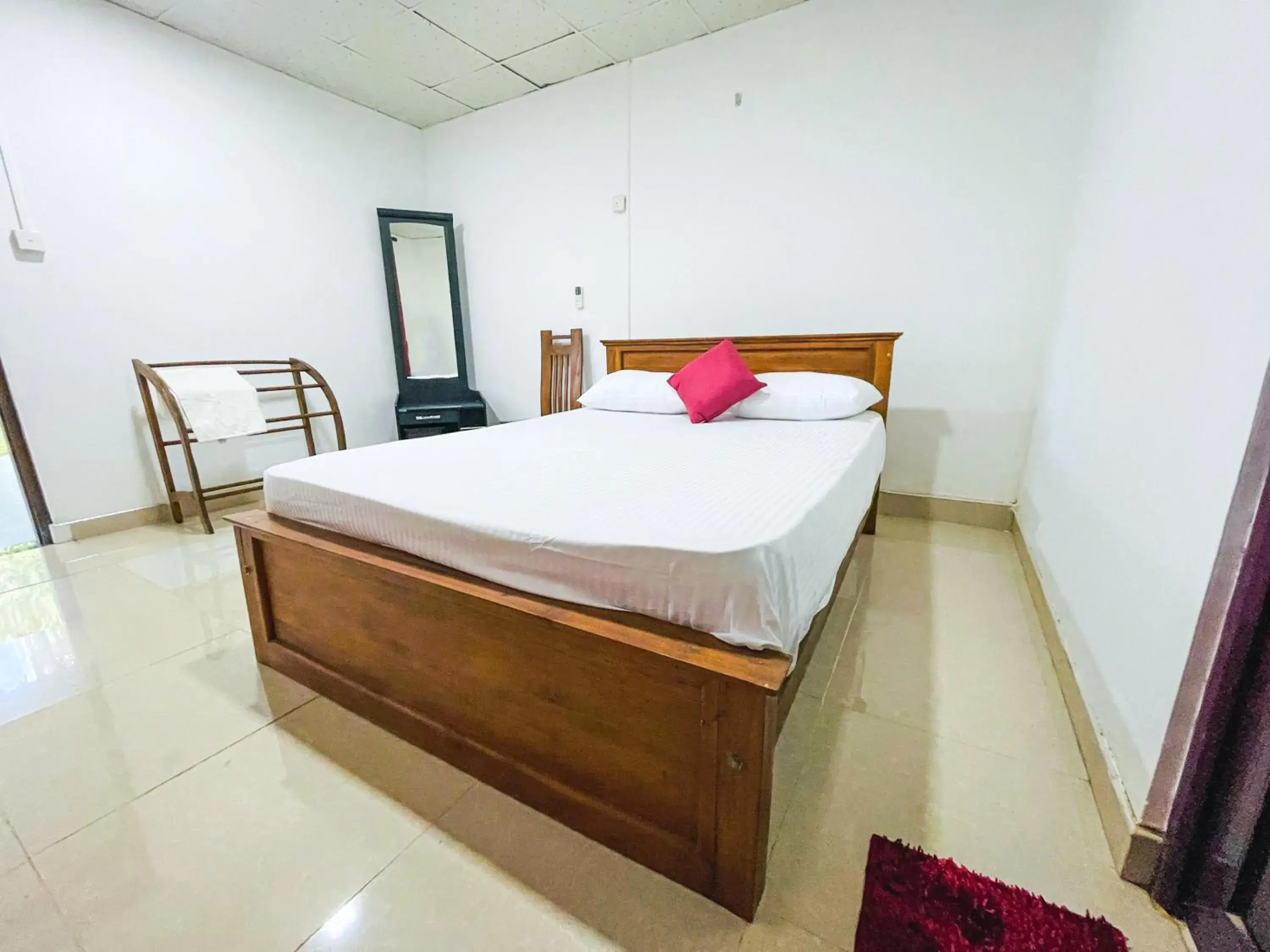 Standard Double Room - single occupancy in Sun & Queen Villa Standard Double Room - single occupancy in Sun & Queen Villa
