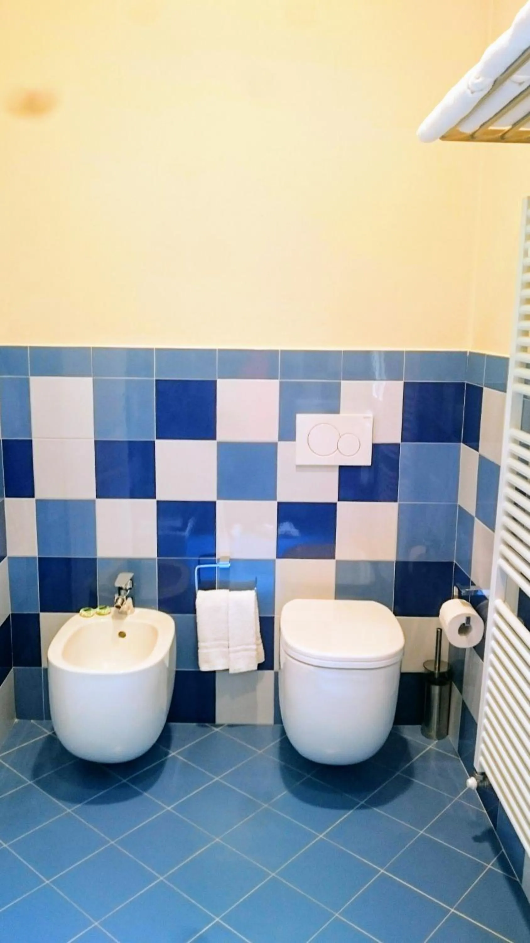 Bathroom in Casa Isolani Luxury Rooms Piazza Maggiore