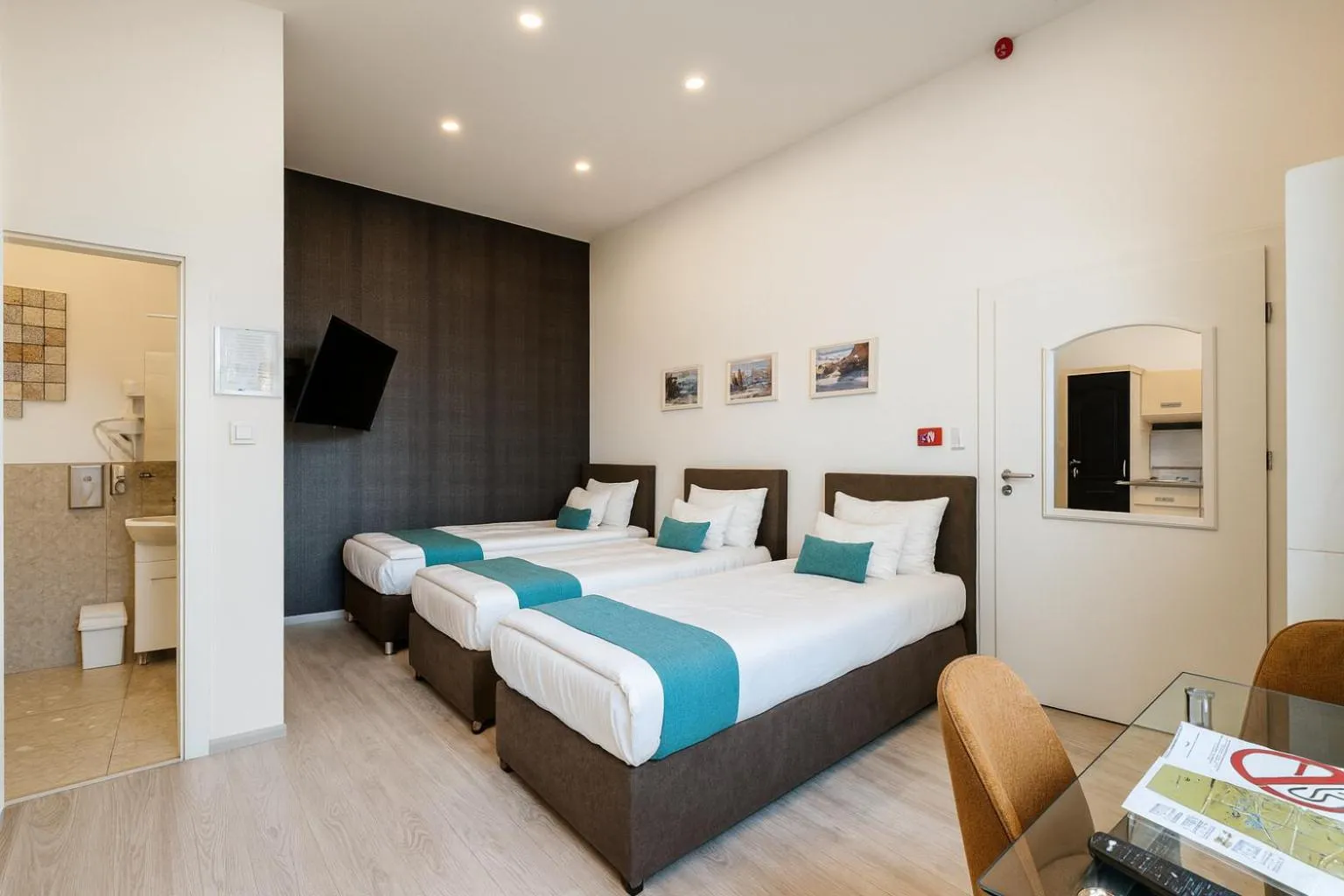 Bed in Hotel Mika Downtown