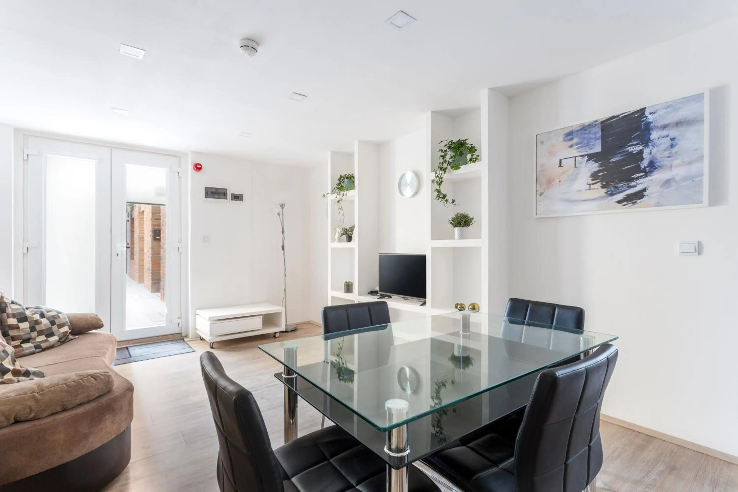 TV and multimedia in Hotel Mika Downtown