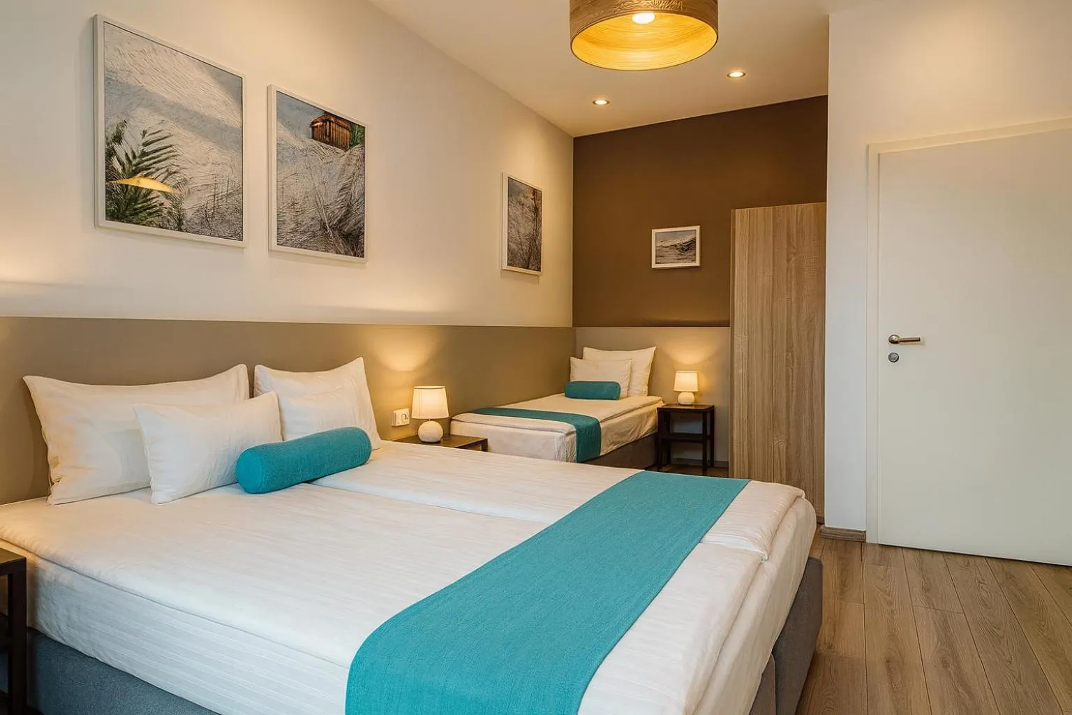 Bed in Hotel Mika Downtown