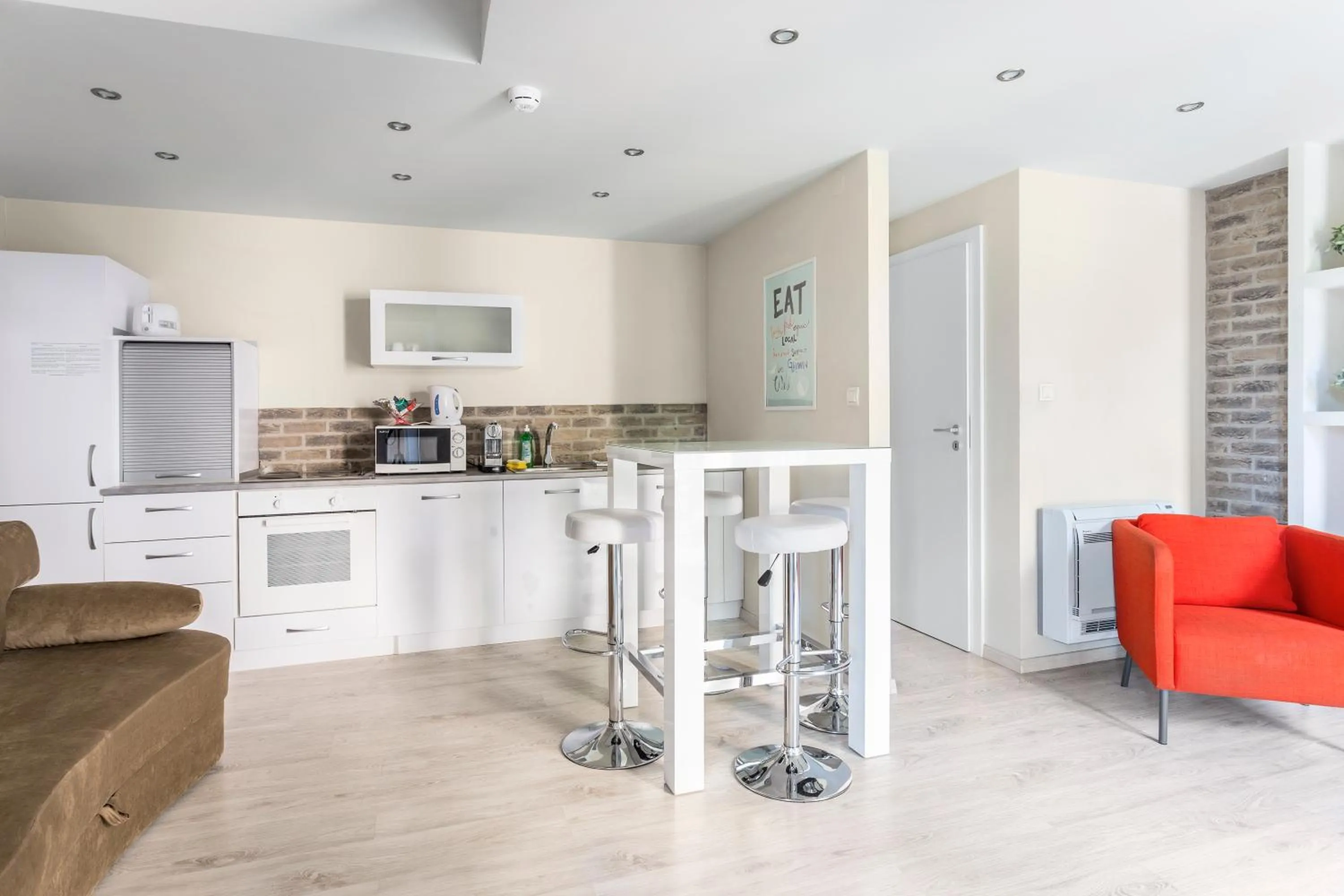 Coffee/tea facilities in Hotel Mika Downtown