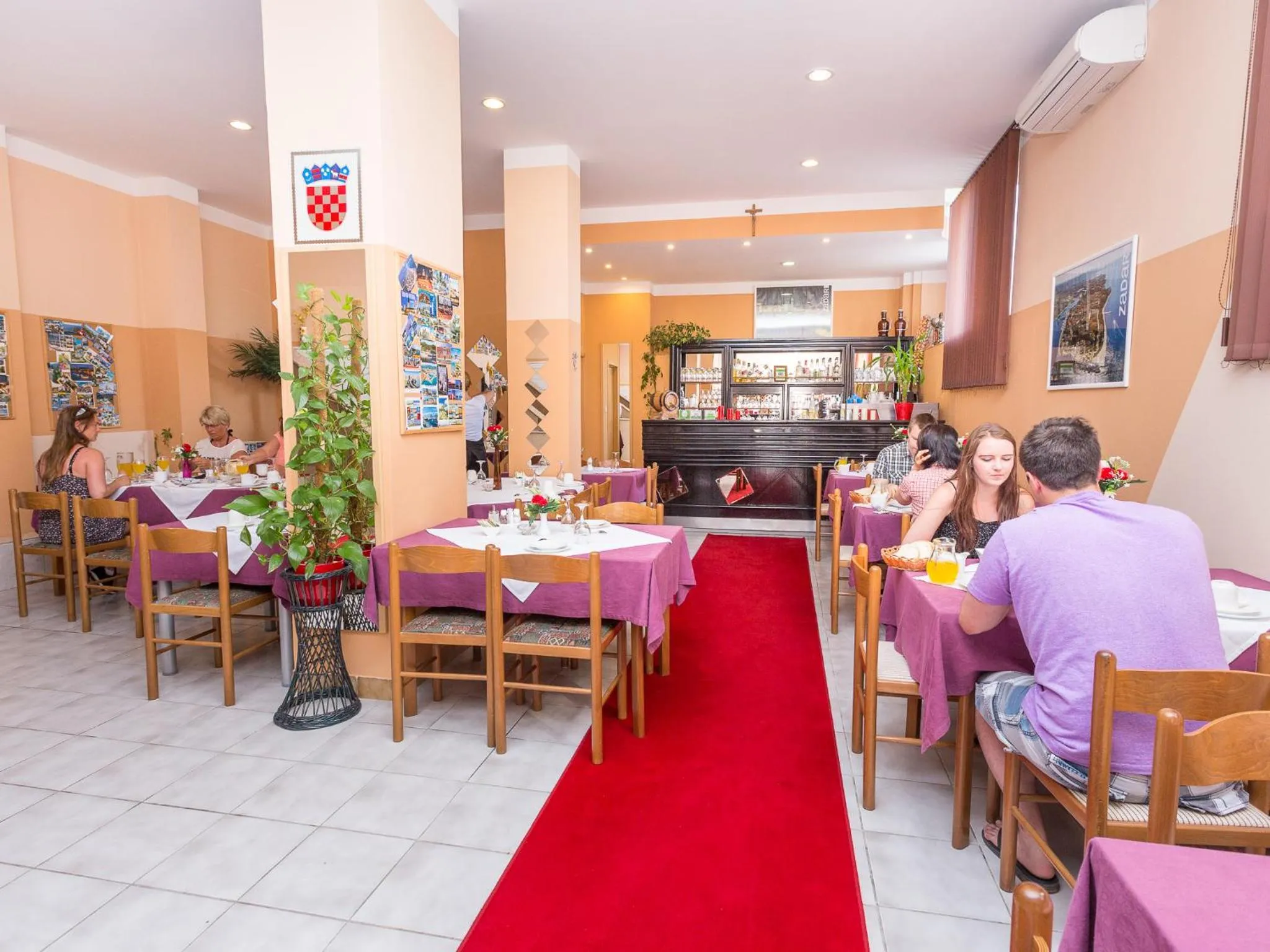 group of guests in Villa Valentina