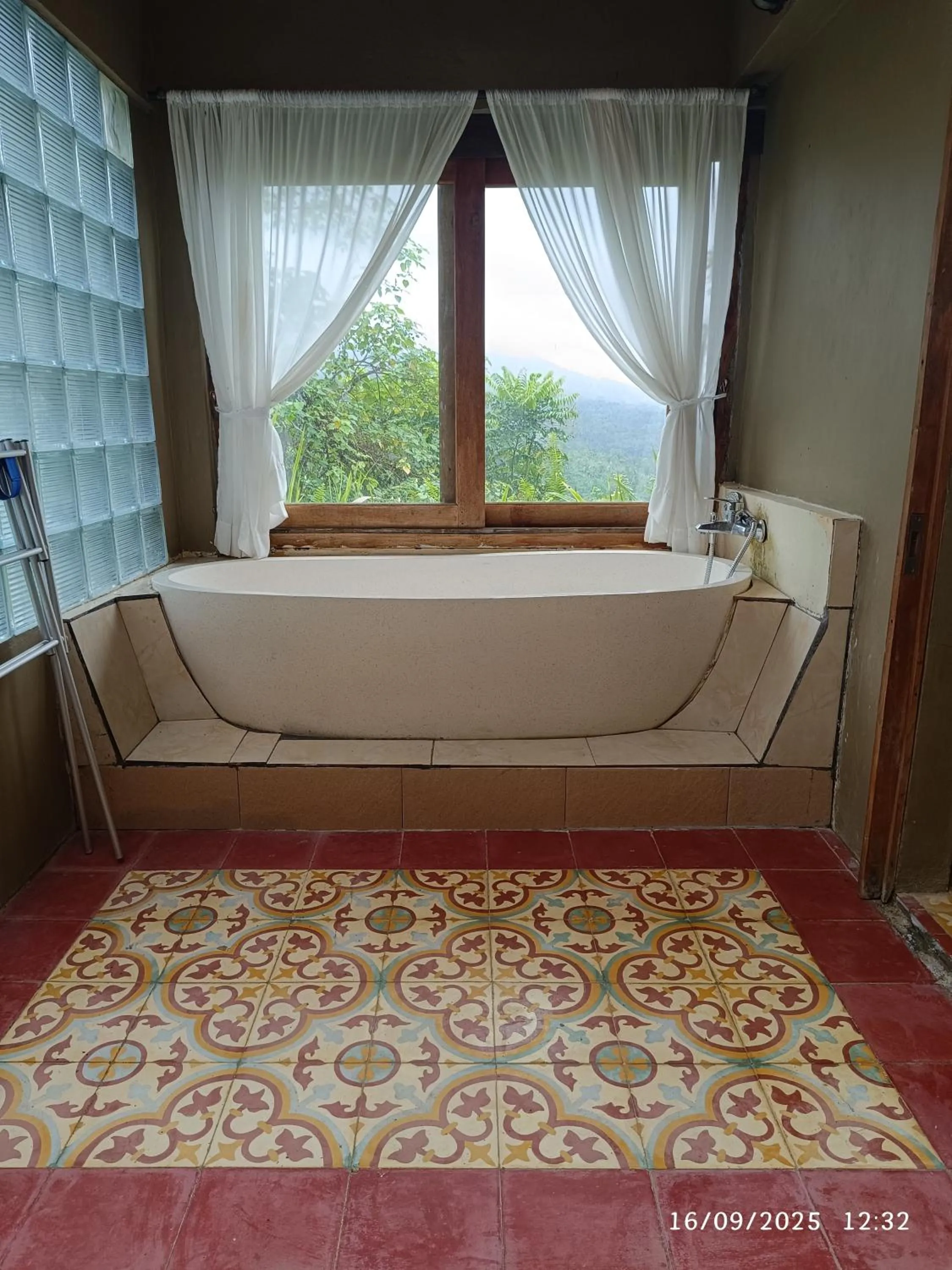 Bed in DWan Tea Mountain Side