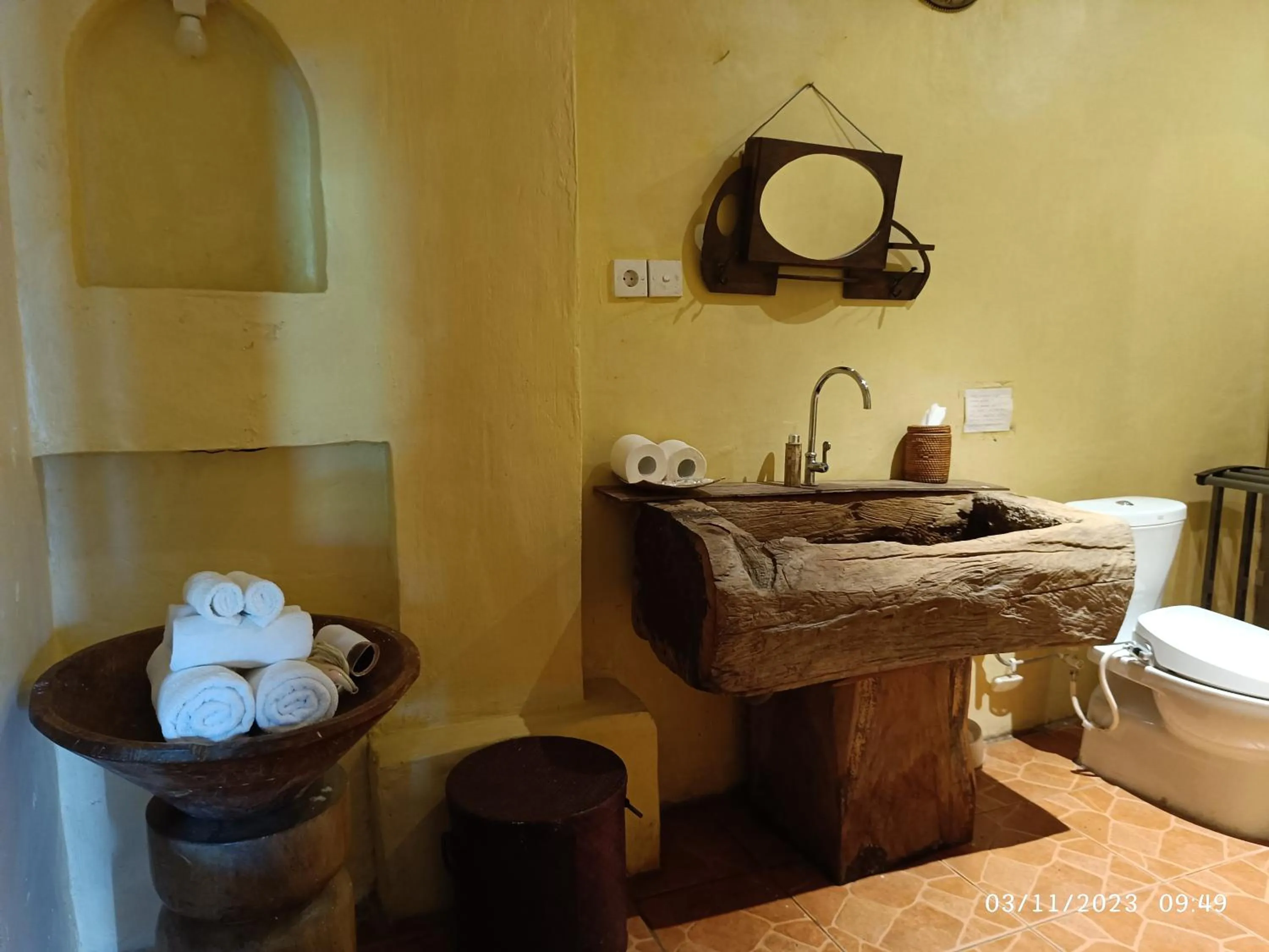 Toilet, Bed in DWan Tea Mountain Side