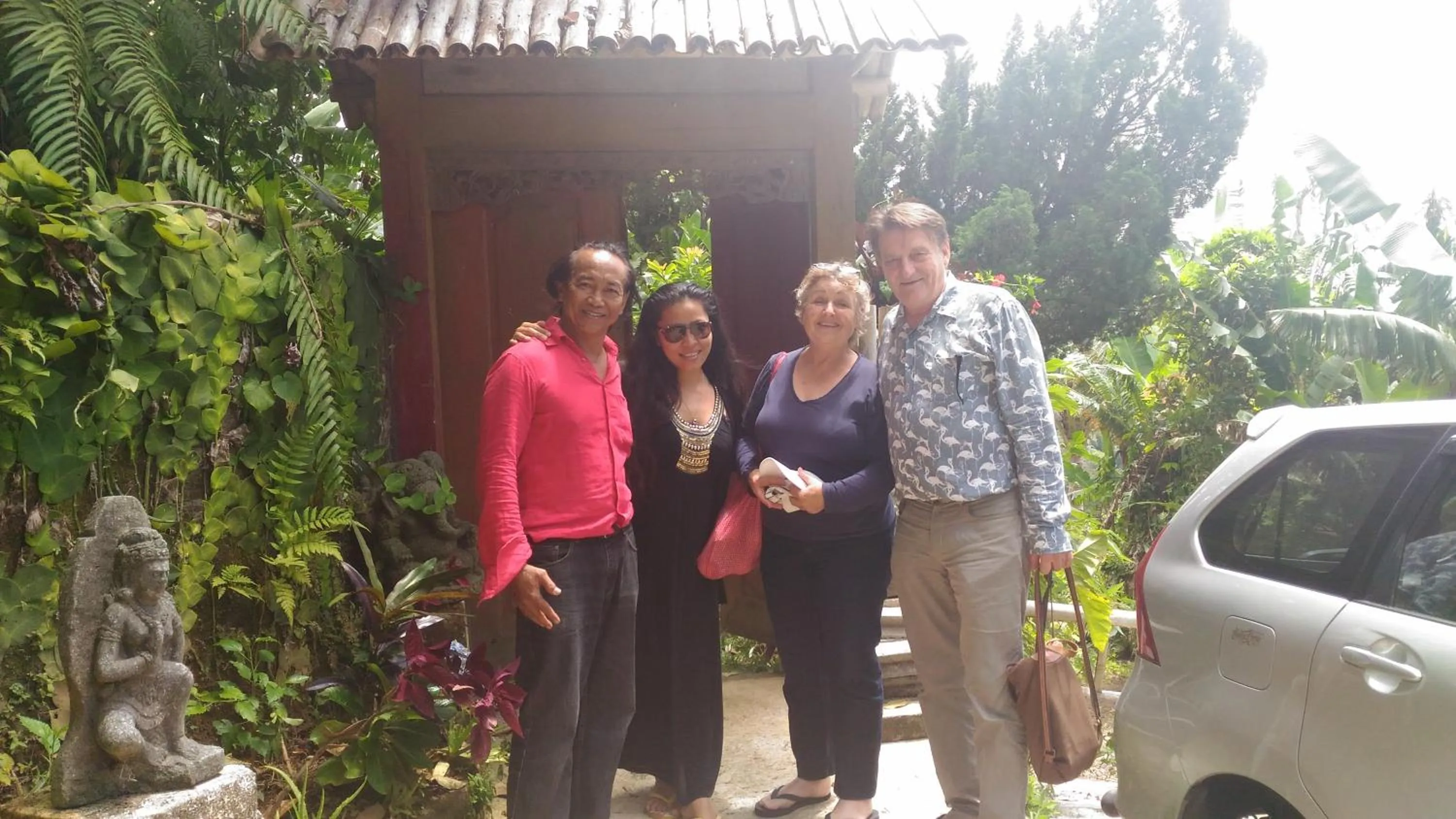 Guests in DWan Tea Mountain Side