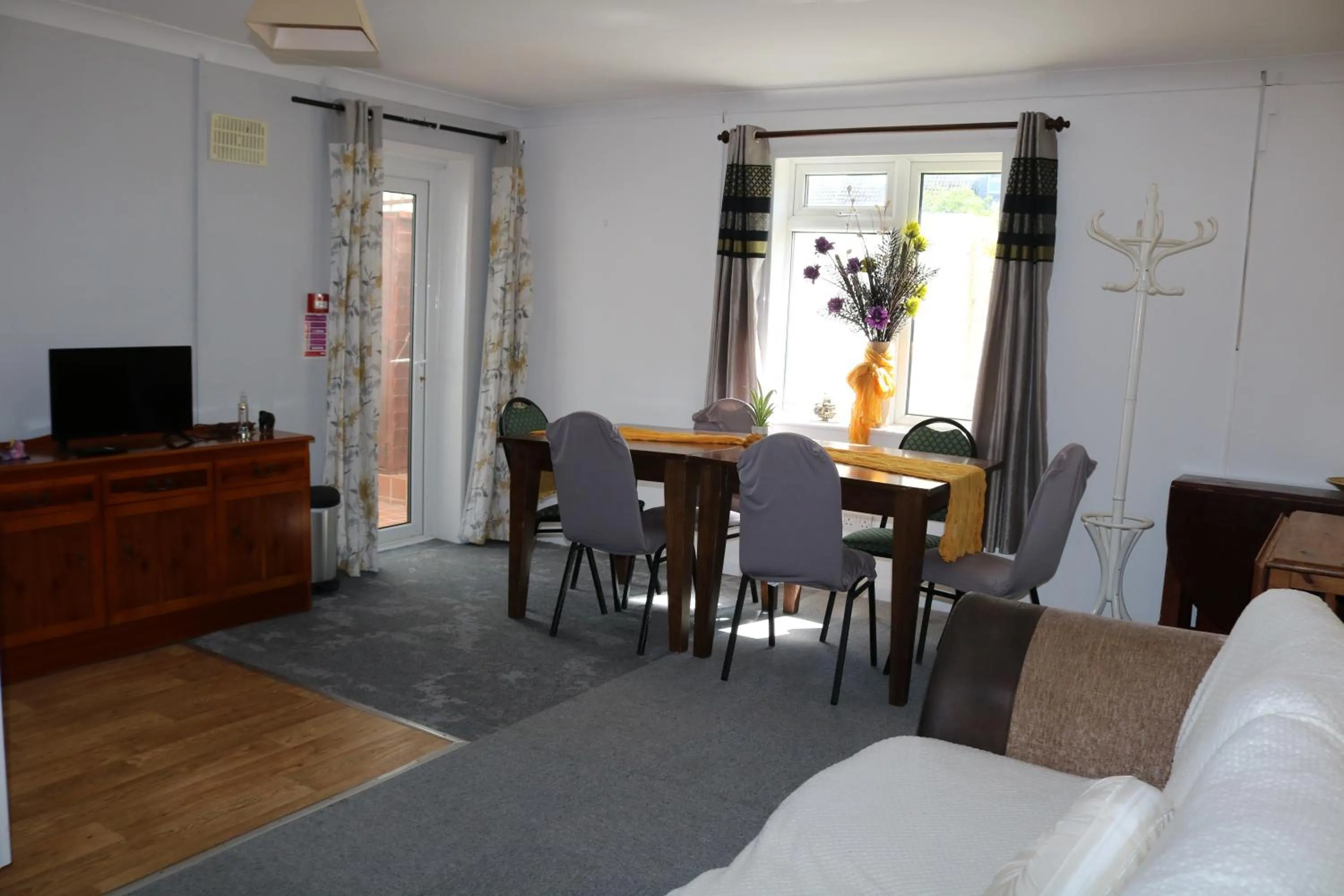 TV and multimedia in Littlestone Hotel