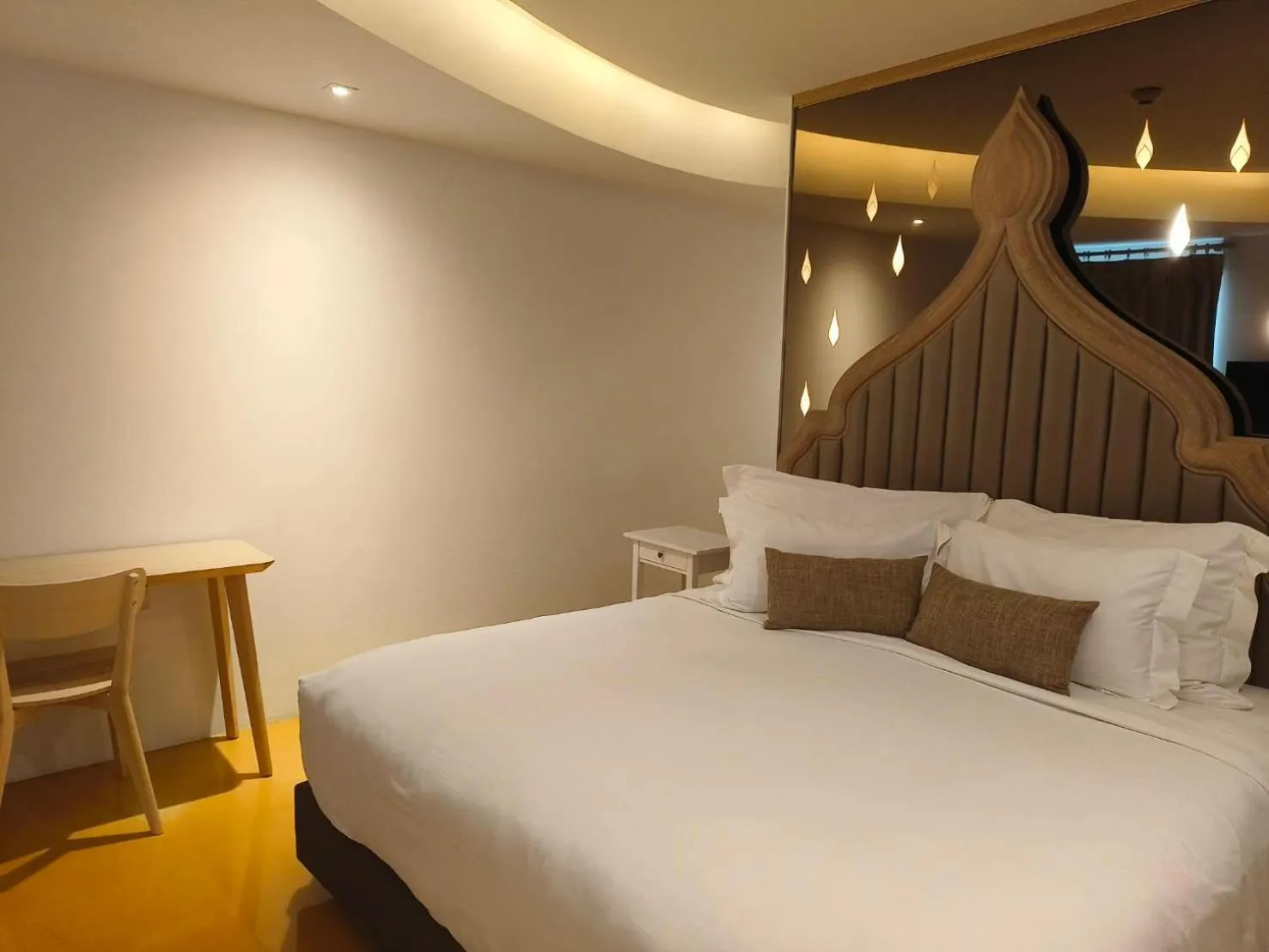 Bedroom, Bed in Anajak Bangkok Hotel - SHA Plus