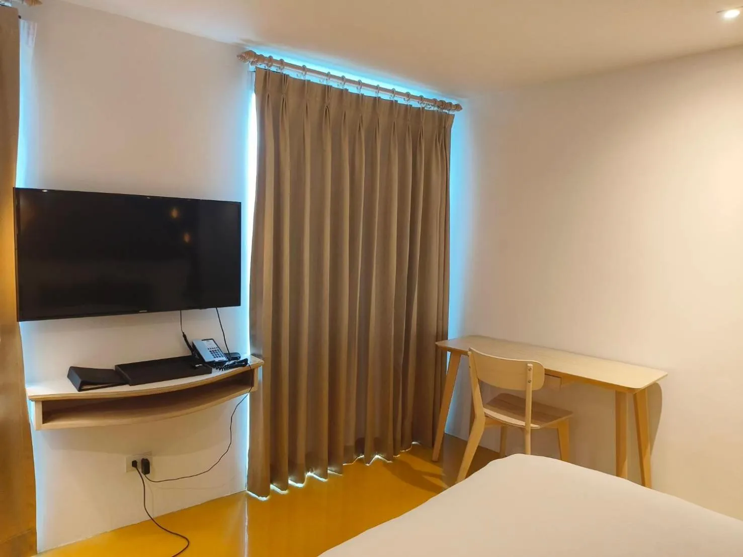 TV and multimedia, Bed in Anajak Bangkok Hotel - SHA Plus