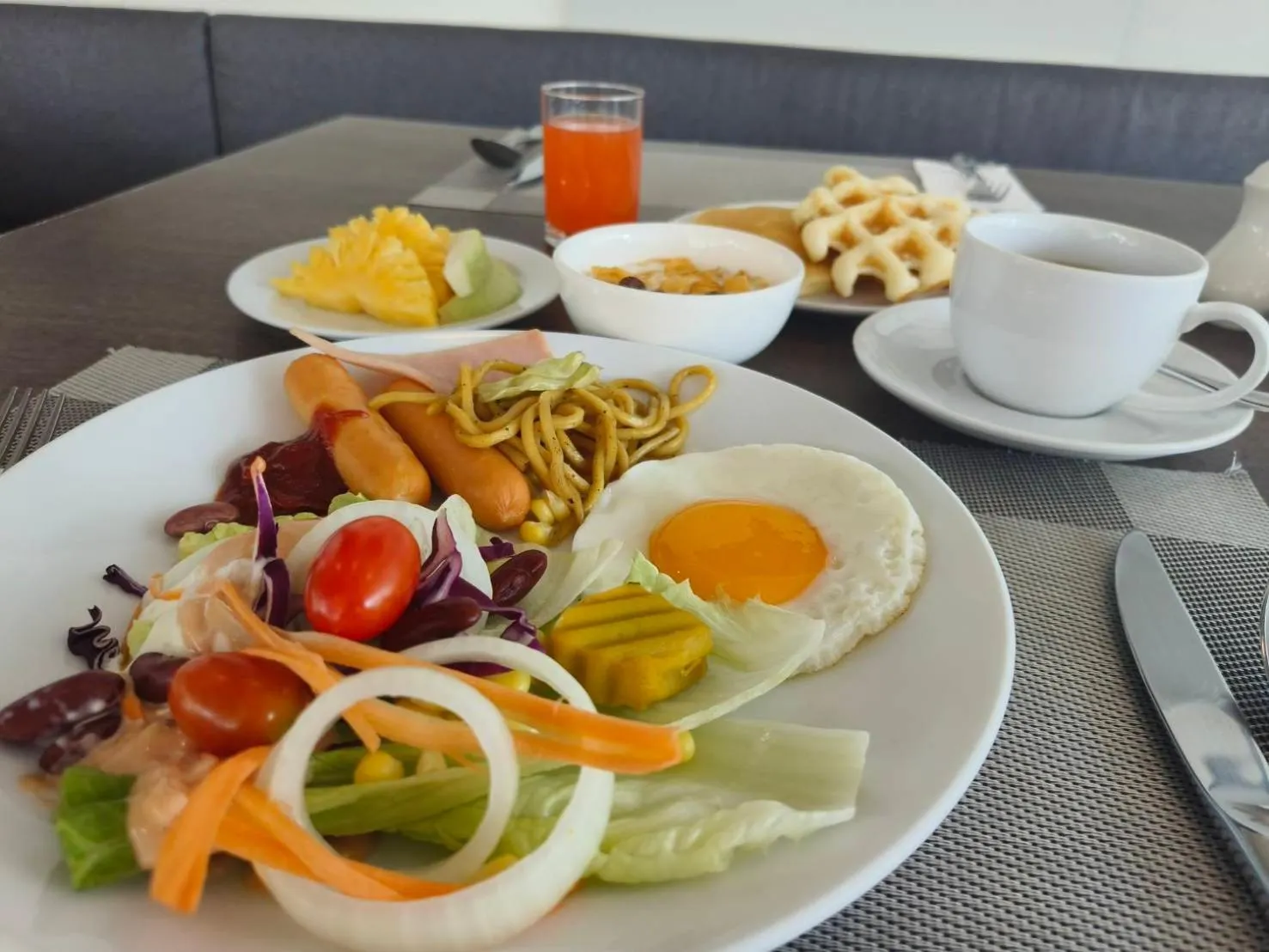 Restaurant/places to eat in Anajak Bangkok Hotel - SHA Plus