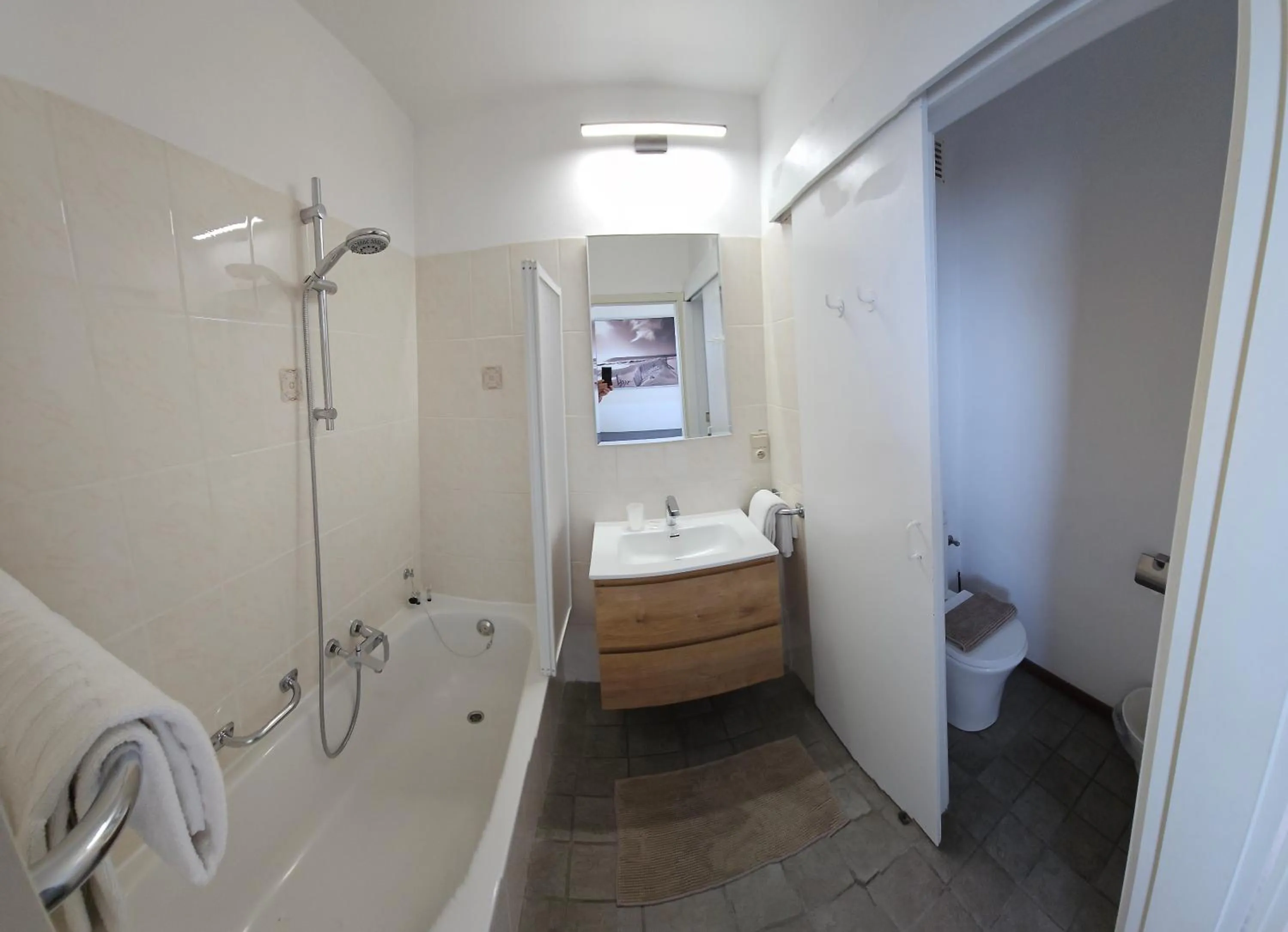 Bathroom in Hotel Westendia and Free Parking Top Breakfast