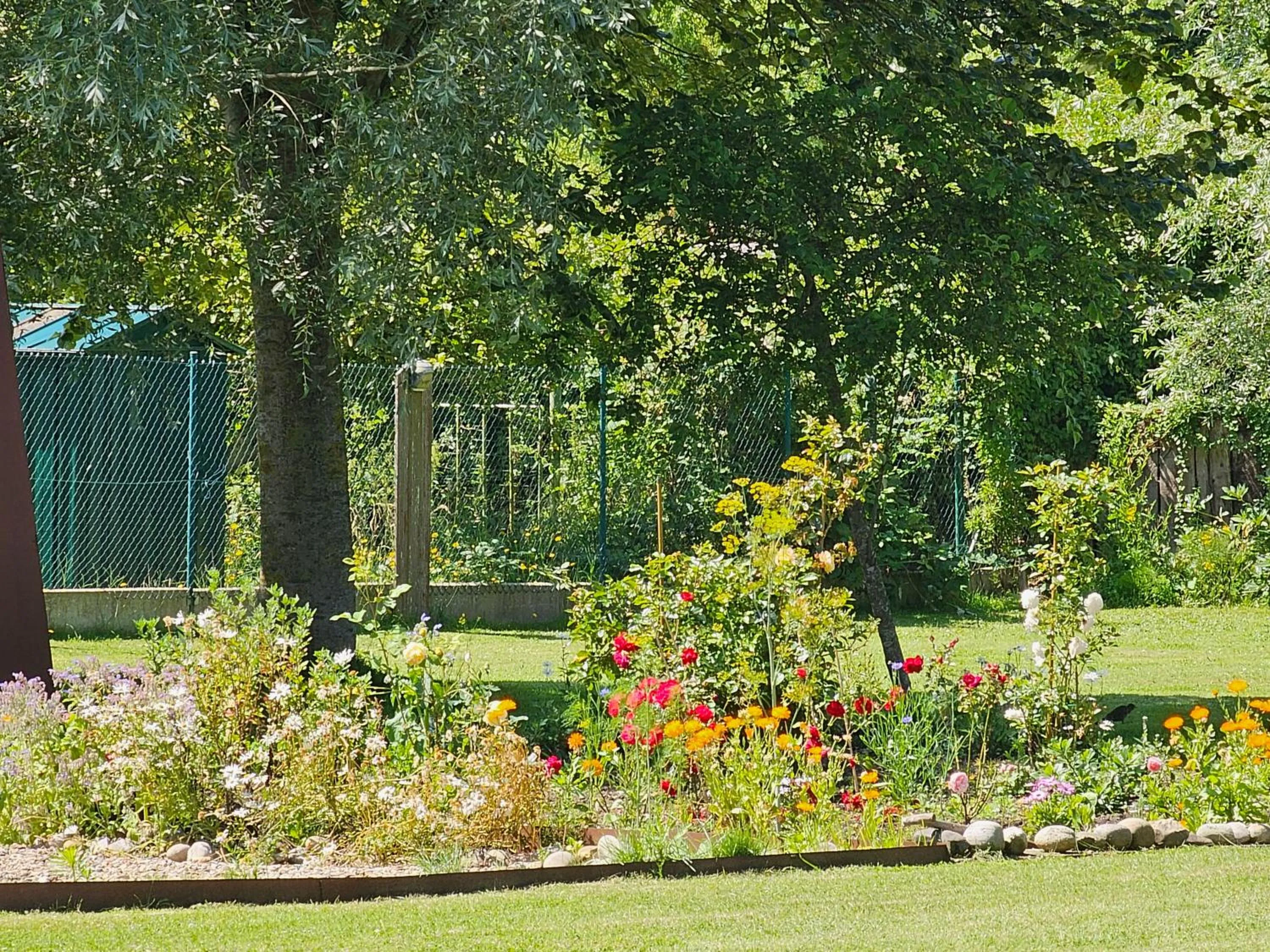 Garden view in Hotel Westendia and Free Parking Top Breakfast