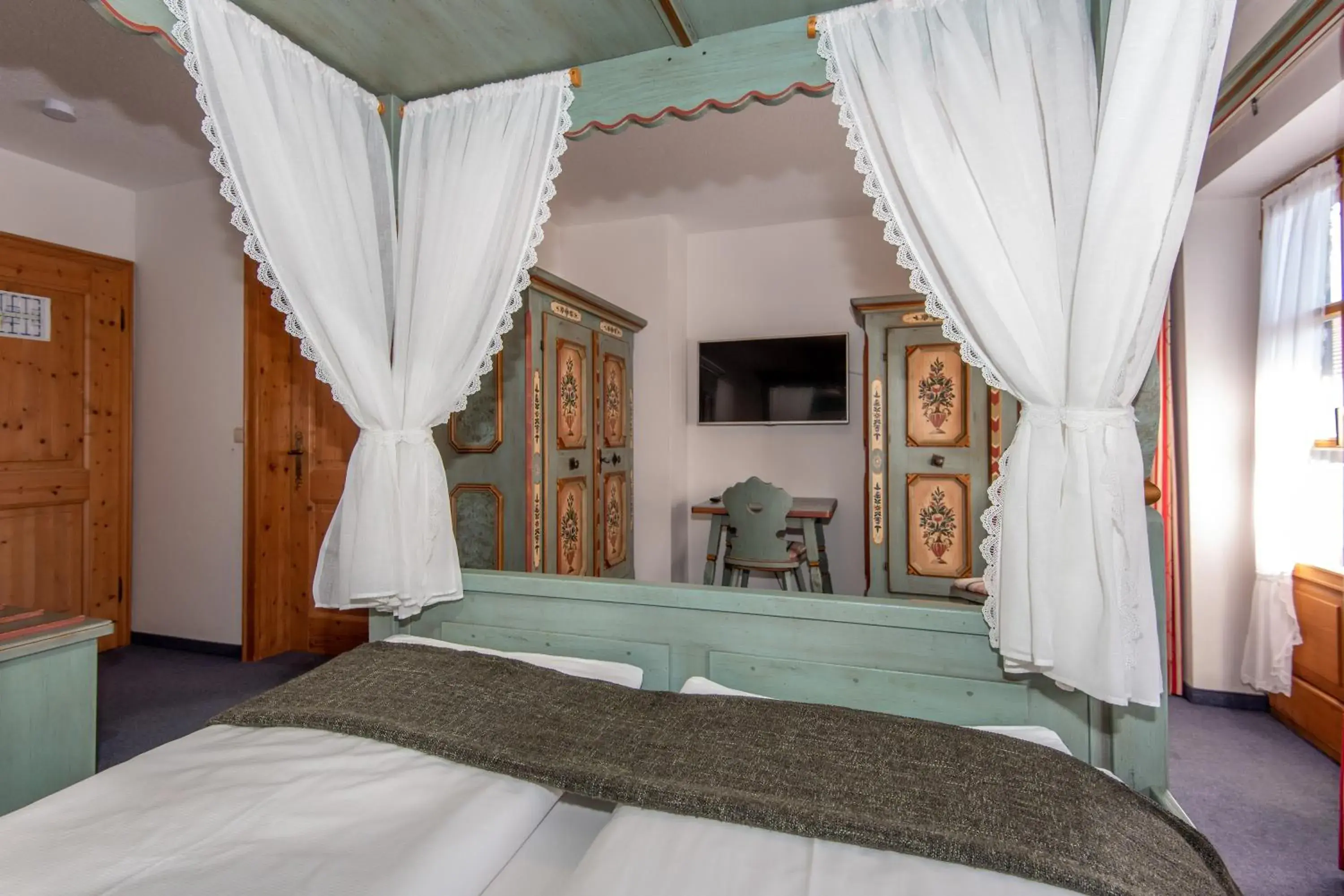 Double Room with Balcony - single occupancy in Pension Ludwig Thoma Double Room with Balcony - single occupancy in Pension Ludwig Thoma