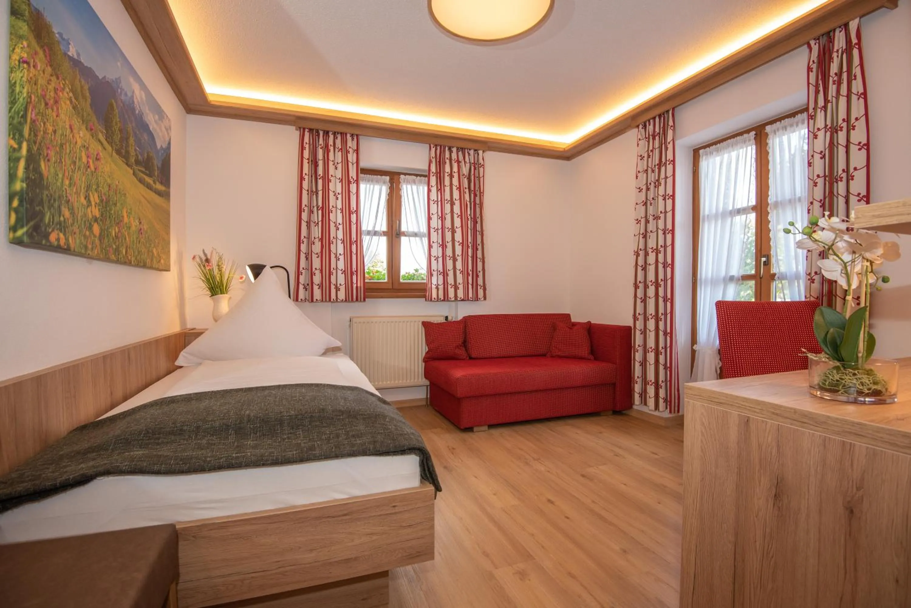 Photo of the whole room, Bed in Pension Ludwig Thoma
