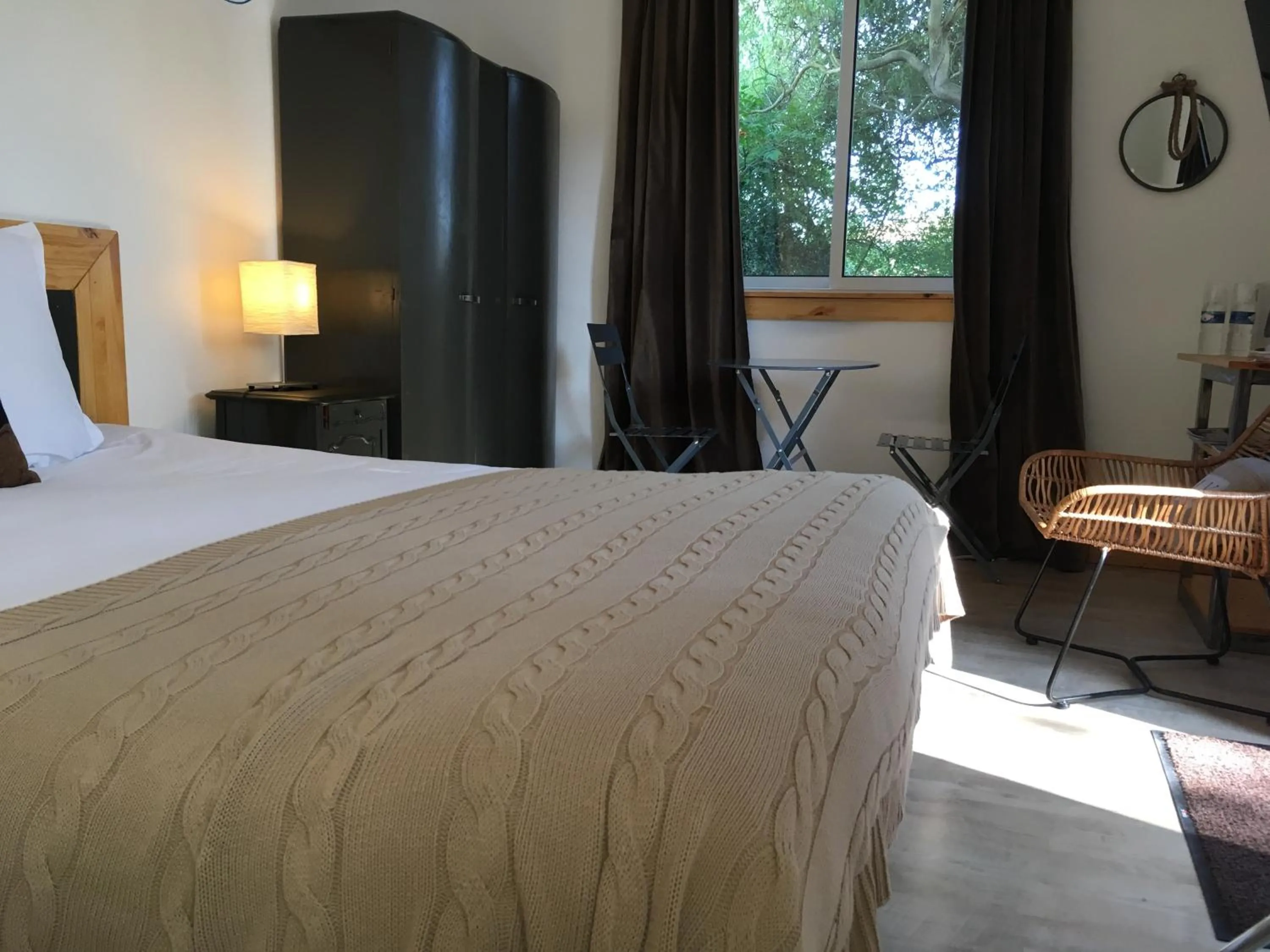 Photo of the whole room, Bed in Logis Hôtel O Lodge