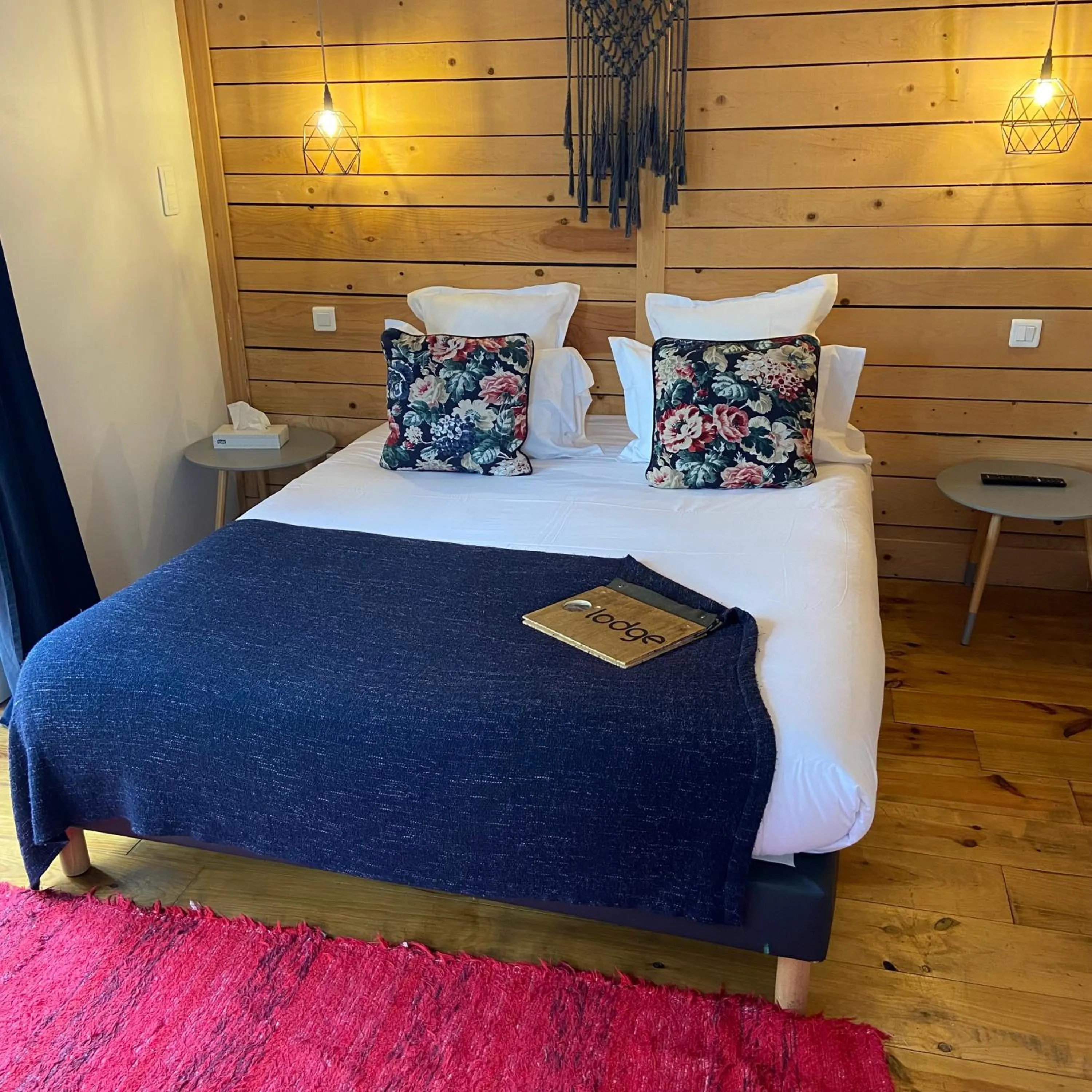 Bed in Logis Hôtel O Lodge