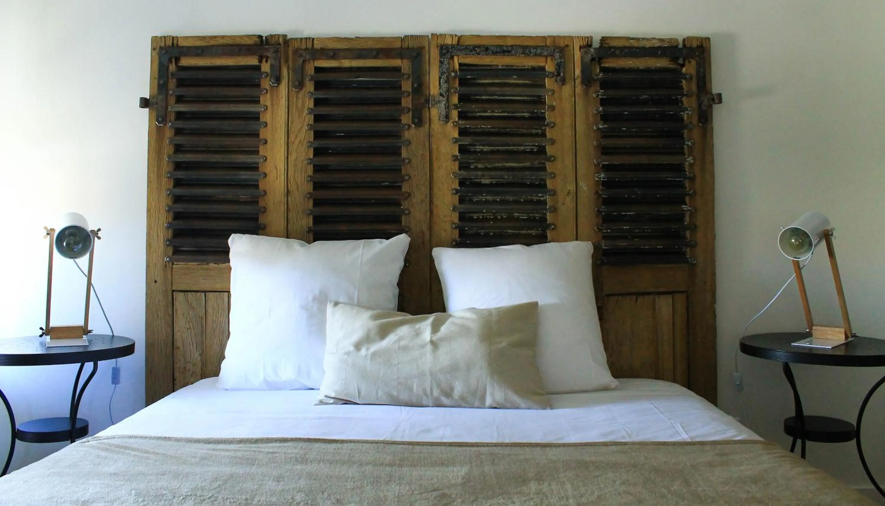 Bed in Logis Hôtel O Lodge