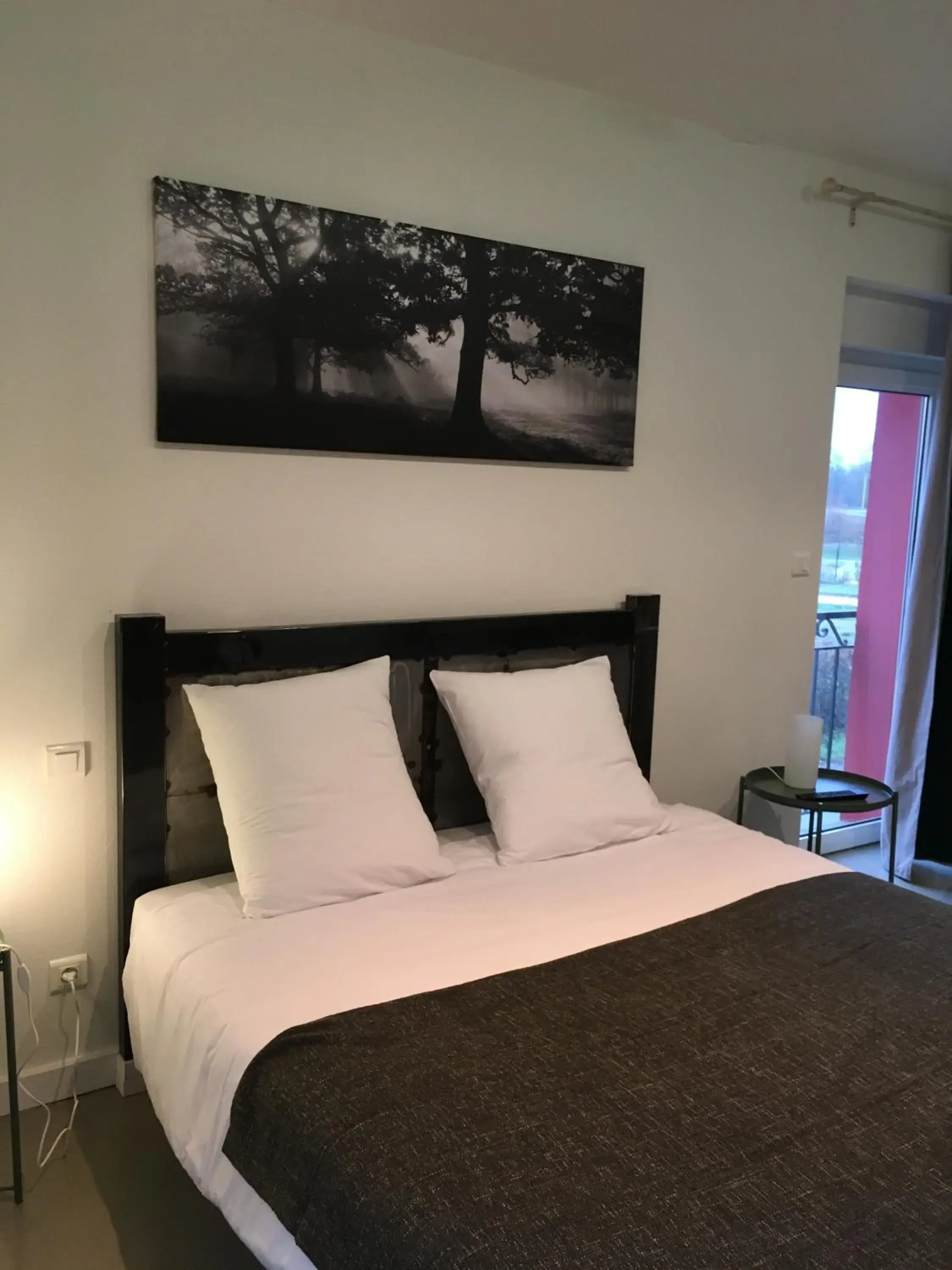 Small Double Room - single occupancy in Logis Hôtel O Lodge Small Double Room - single occupancy in Logis Hôtel O Lodge