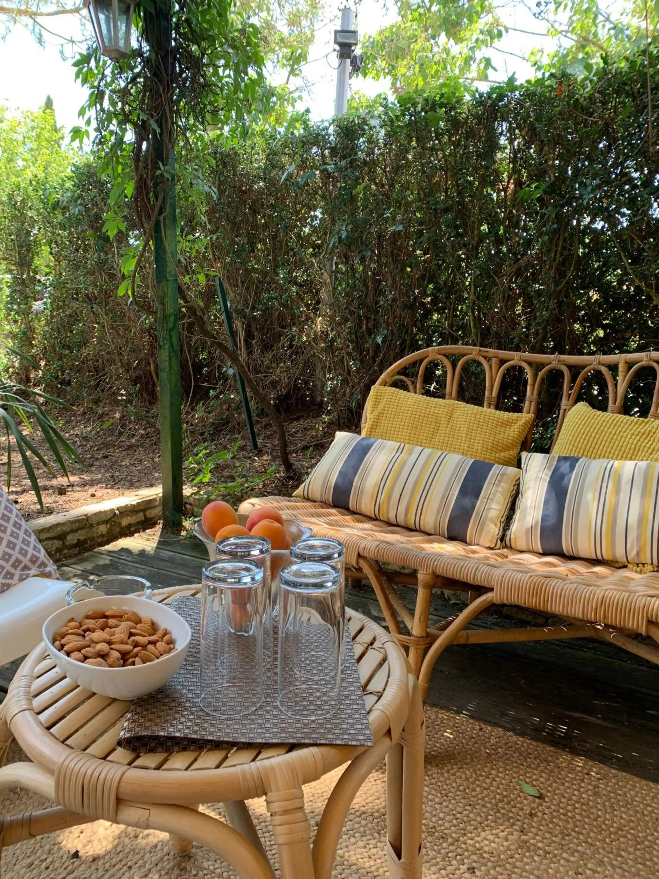 Patio in Logis Hôtel O Lodge