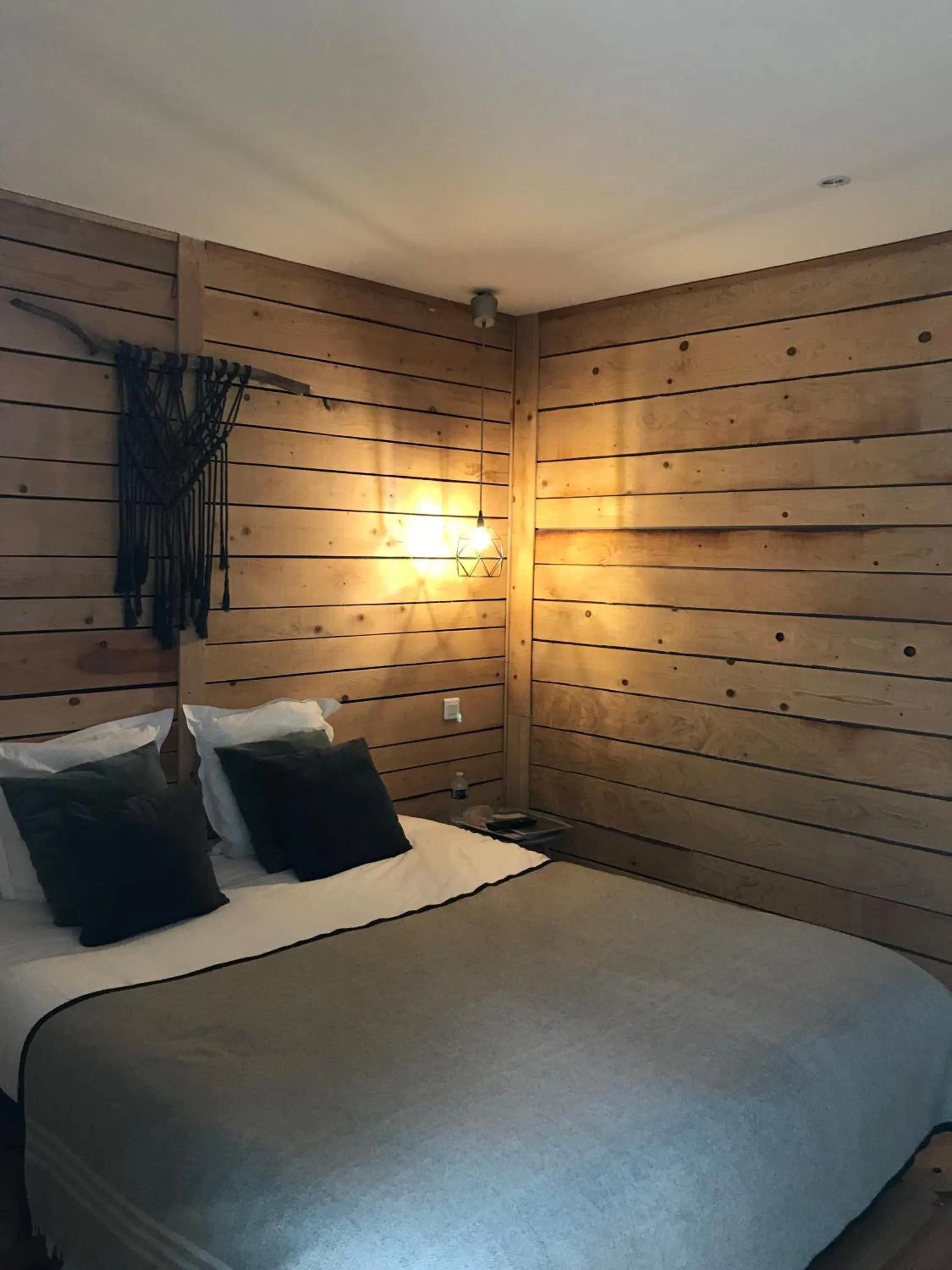 Bed in Logis Hôtel O Lodge