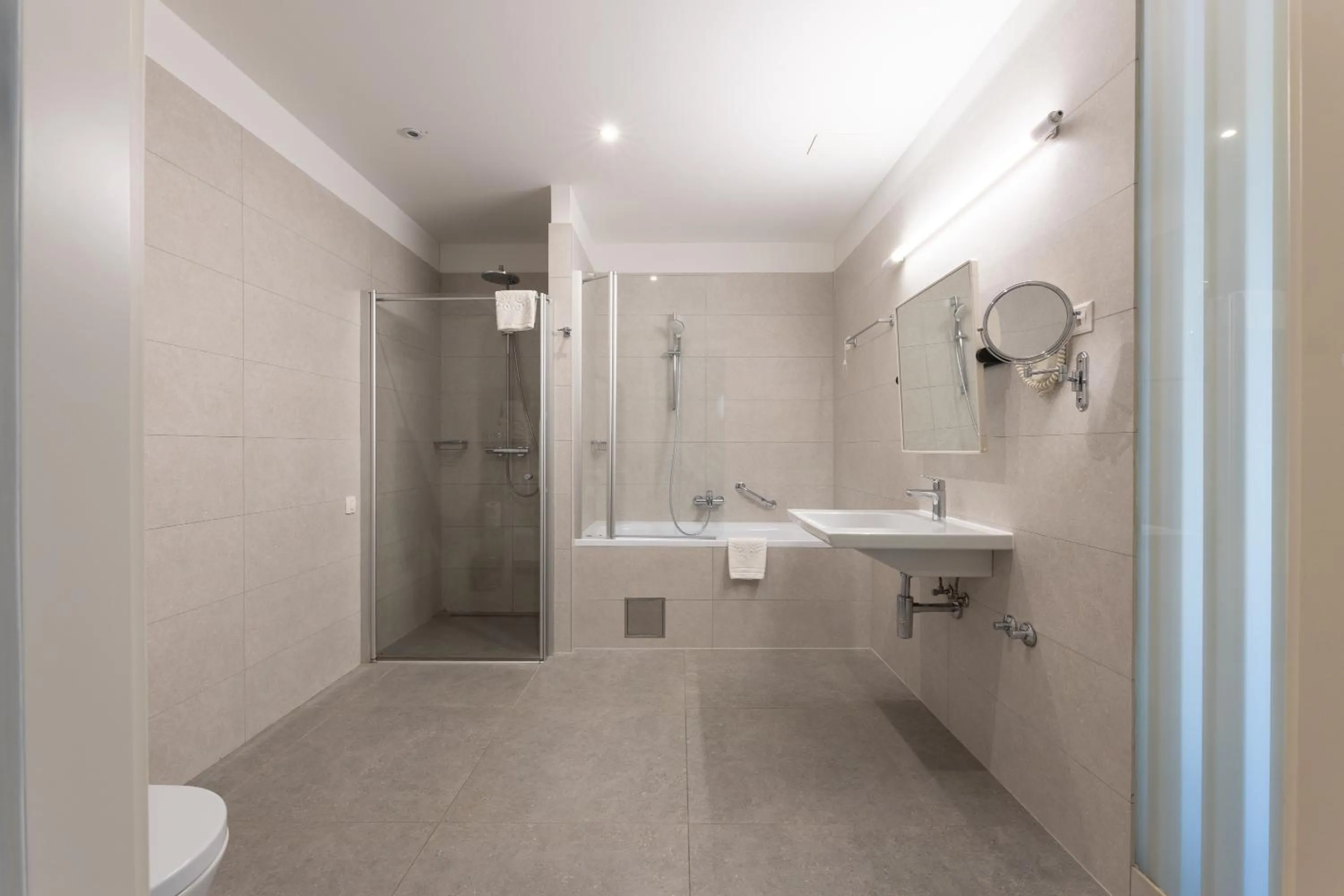 Toilet in Hotel Salona Palace