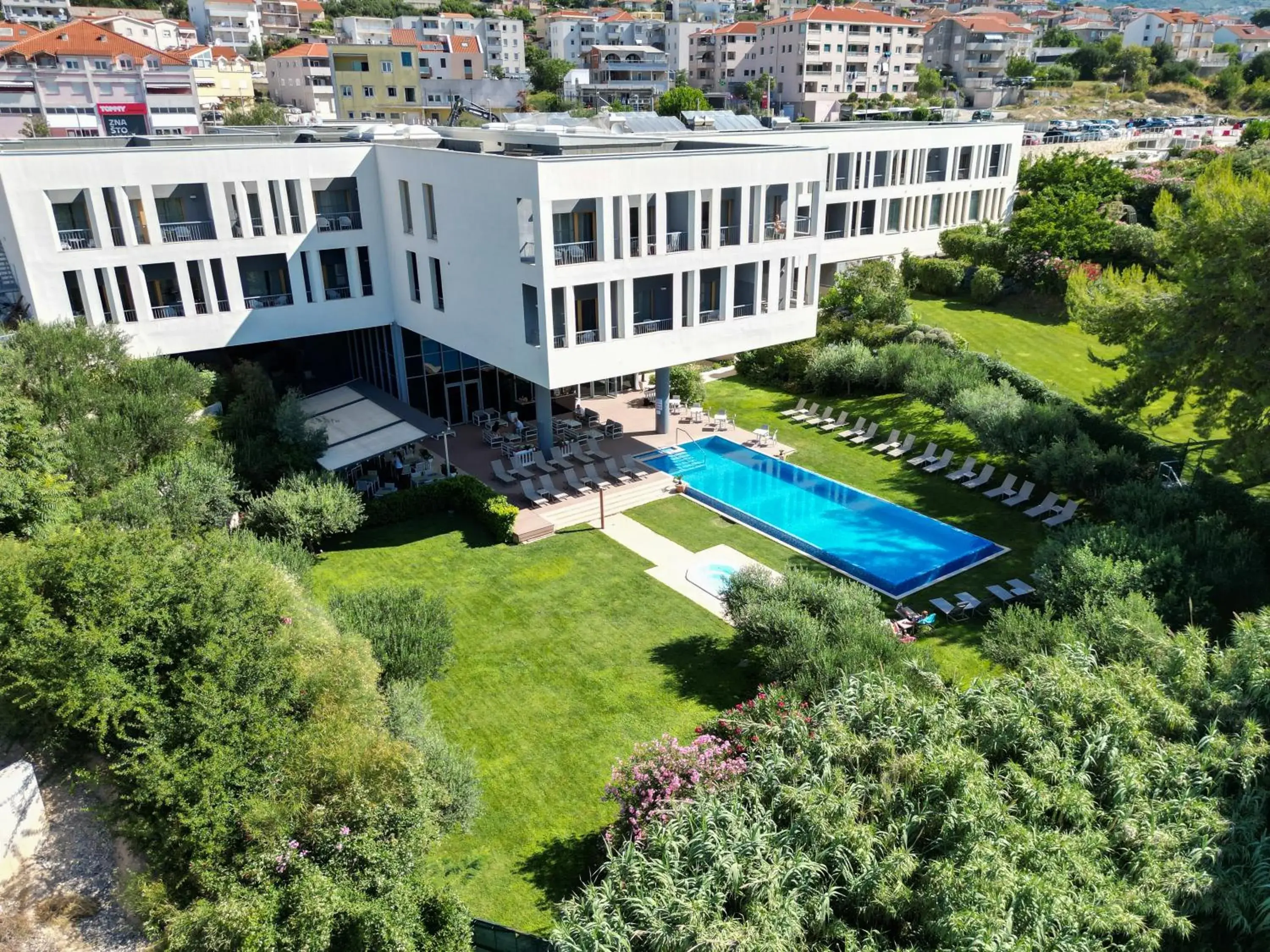 Property building in Hotel Salona Palace Property building in Hotel Salona Palace