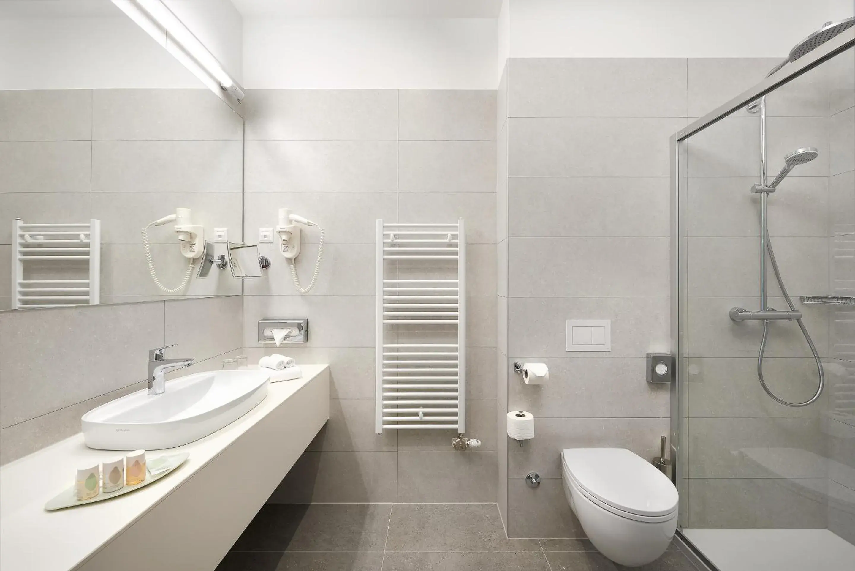 Bathroom in Hotel Salona Palace Bathroom in Hotel Salona Palace