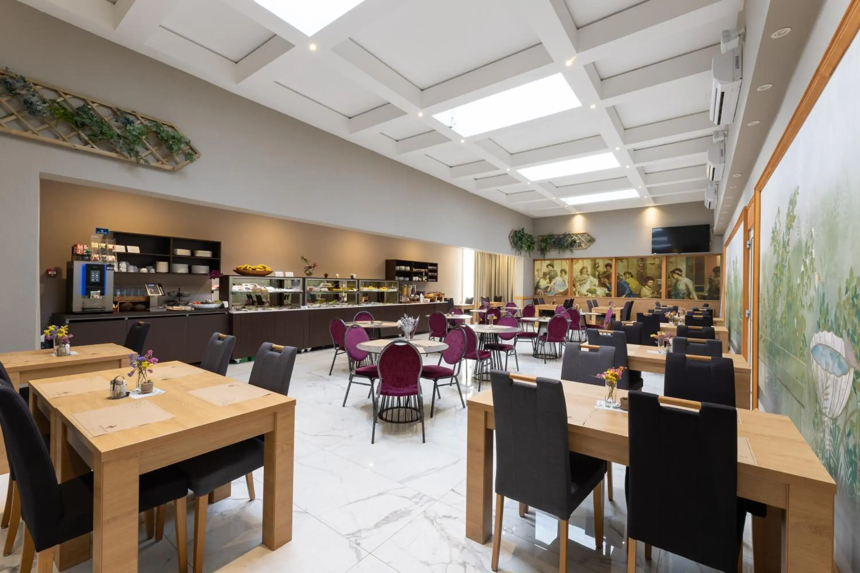 Breakfast in Hotel Salona Palace Breakfast in Hotel Salona Palace