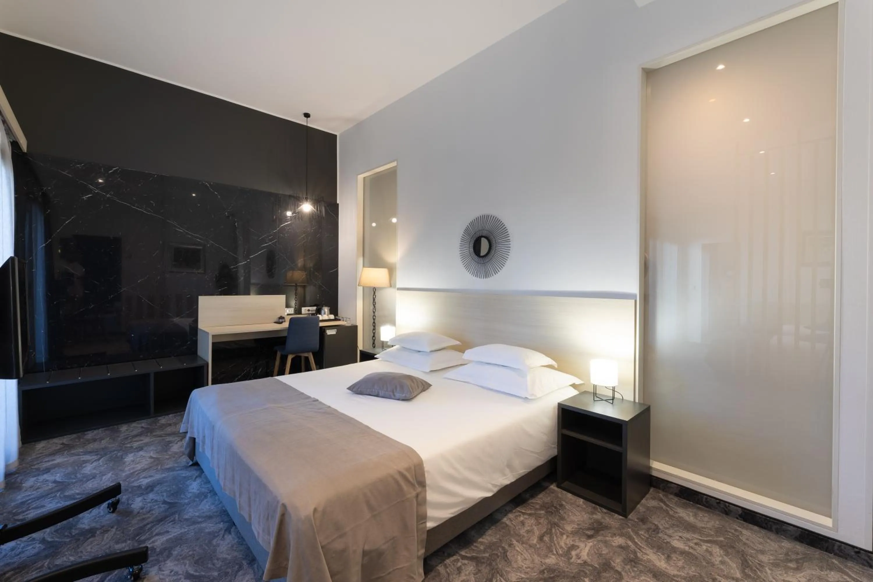 Bedroom, Bed in Hotel Salona Palace